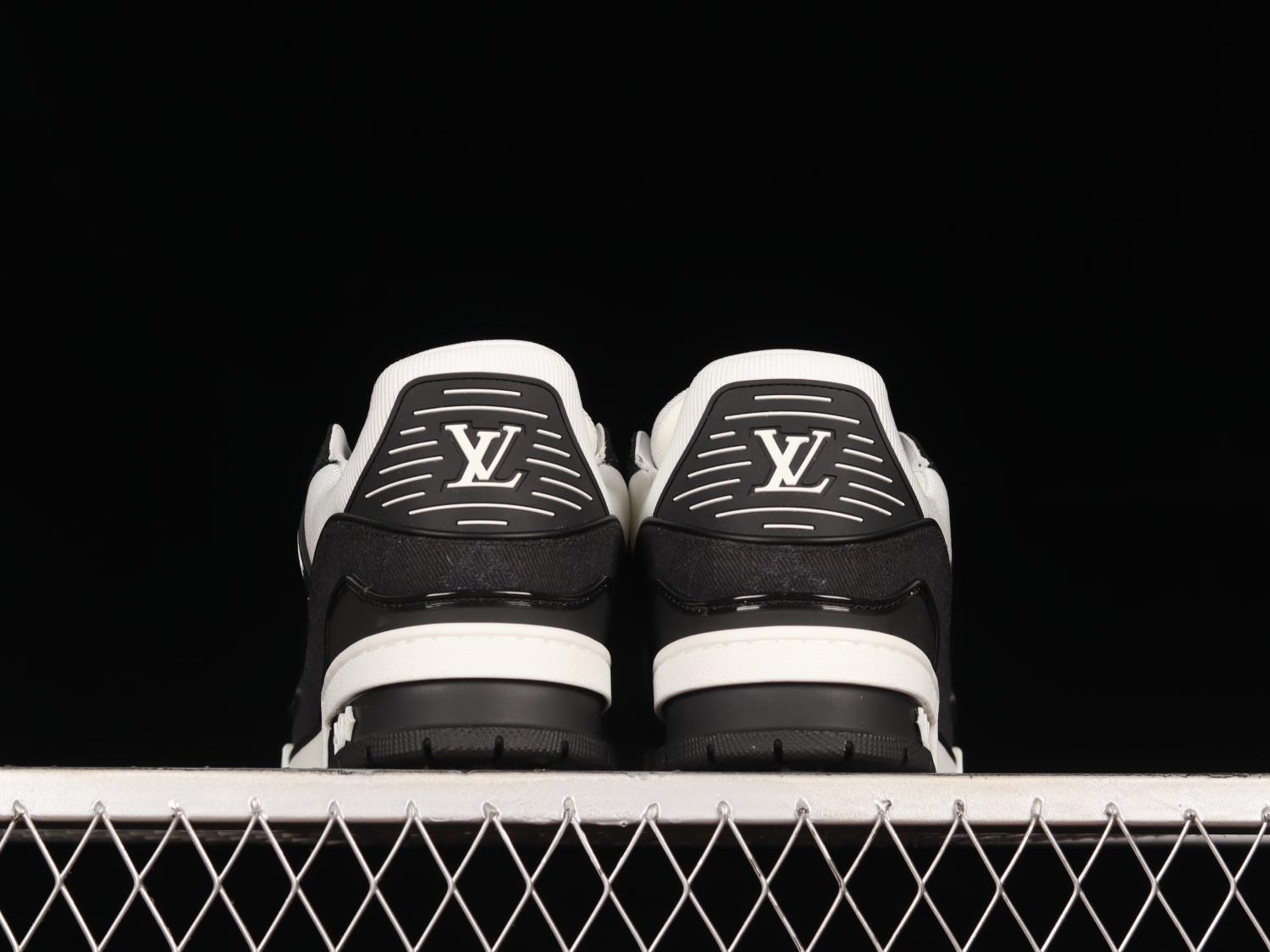 Lo**s Vu**ton LV Trainer White Black 1A9JGB/1A9JG3