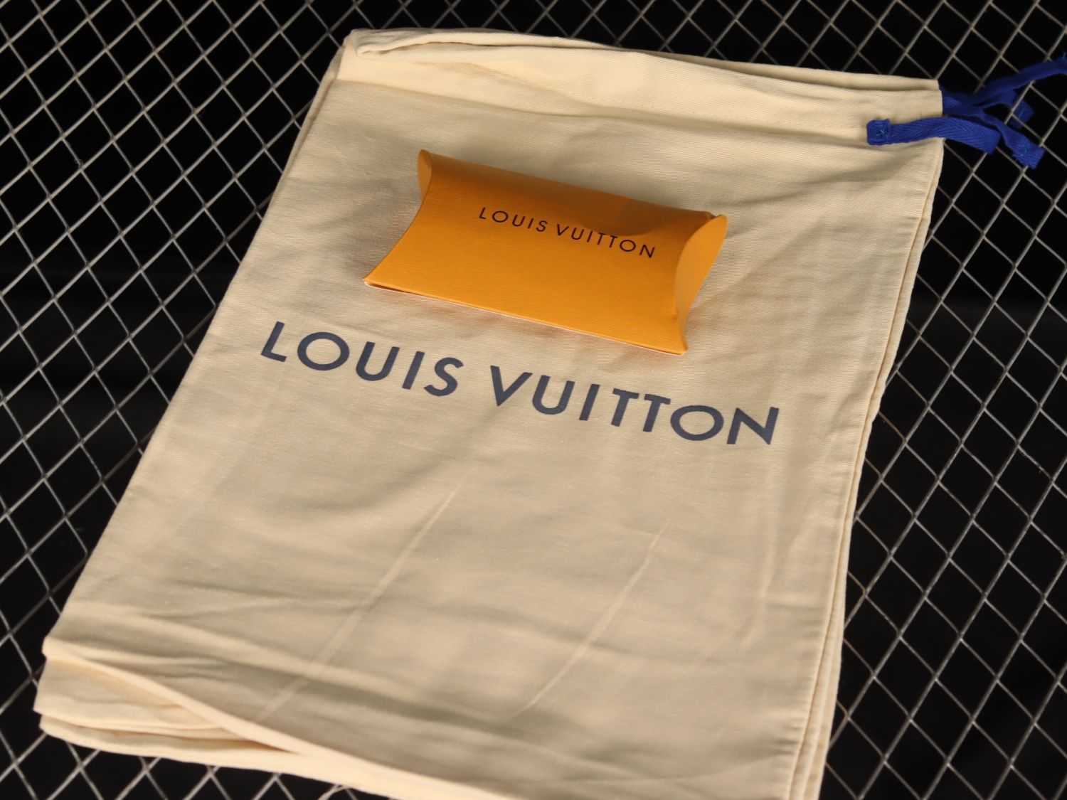Lo**s Vu**ton LV Trainer White Black 1A9JGB/1A9JG3