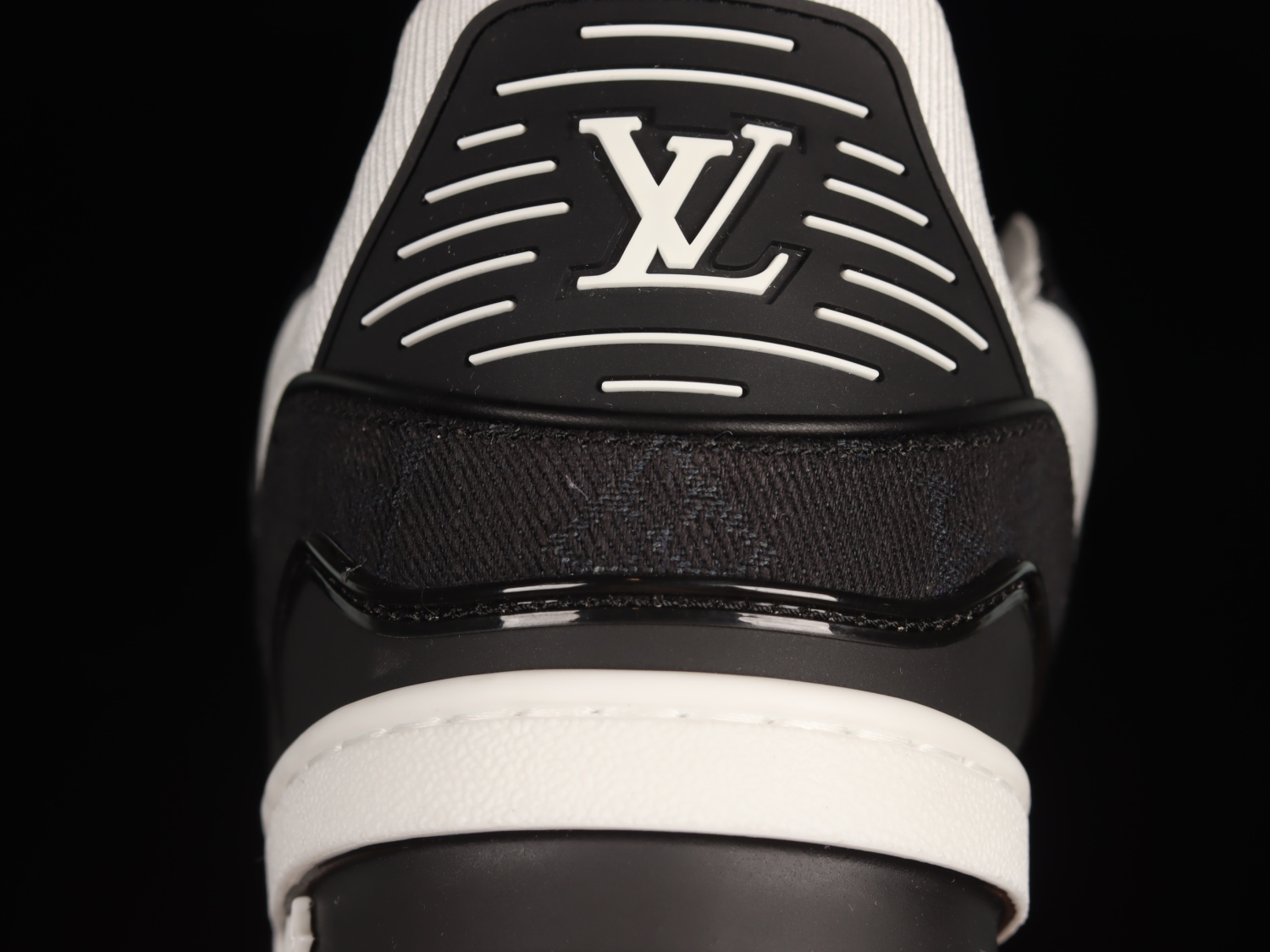 Lo**s Vu**ton LV Trainer White Black 1A9JGB/1A9JG3