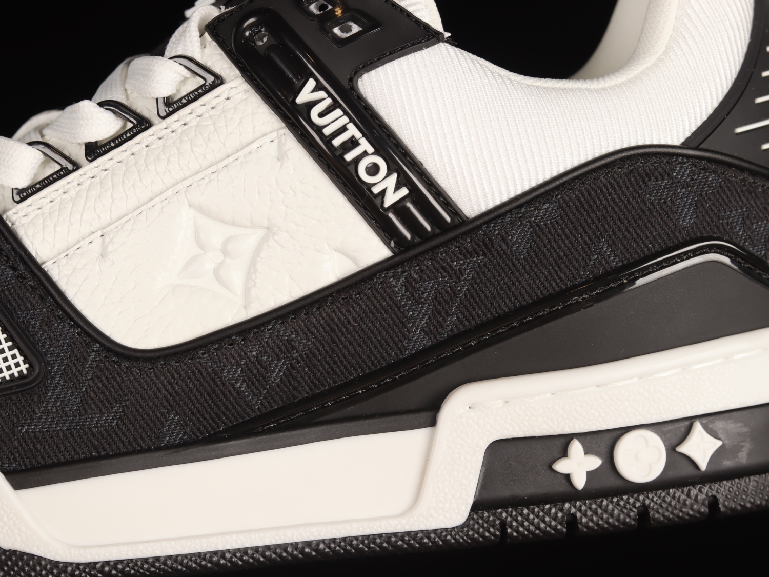 Lo**s Vu**ton LV Trainer White Black 1A9JGB/1A9JG3