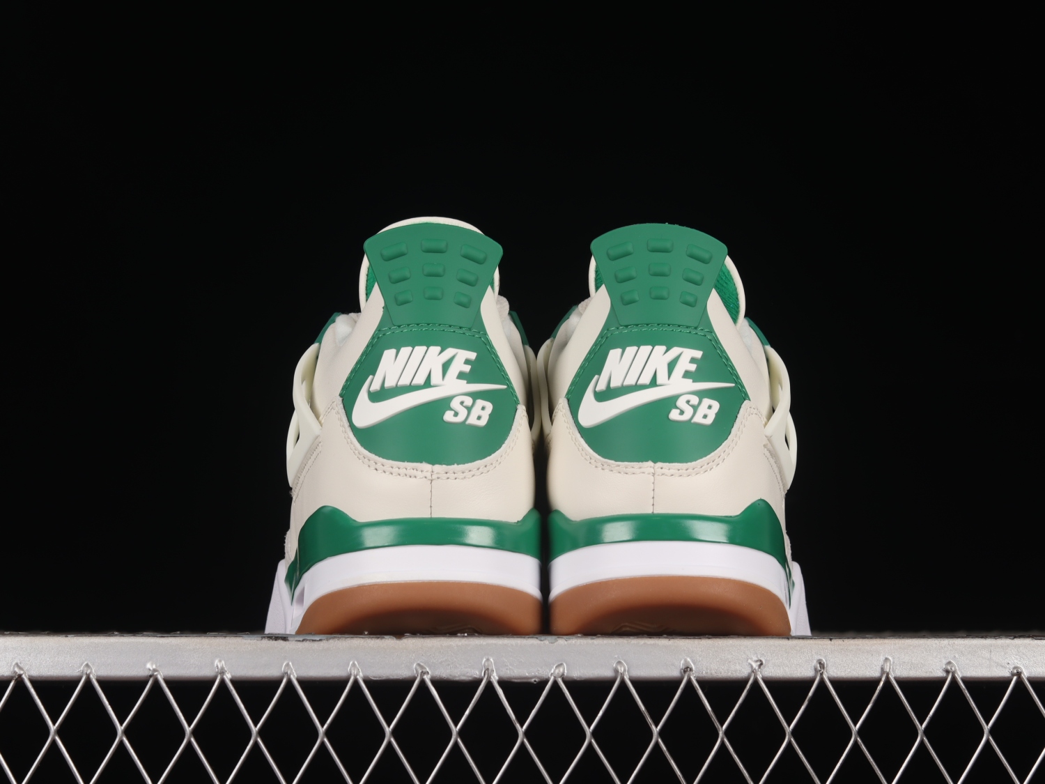 Jordan 4 Retro SB Pine Green DR5415-103