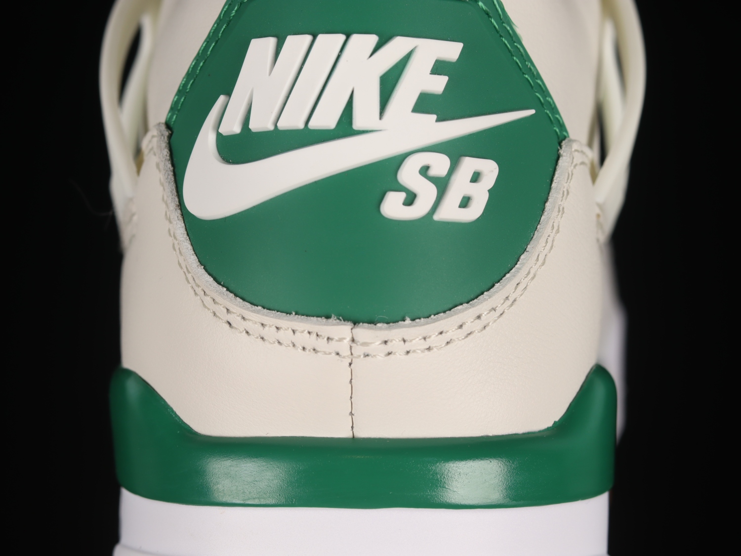 Jordan 4 Retro SB Pine Green DR5415-103