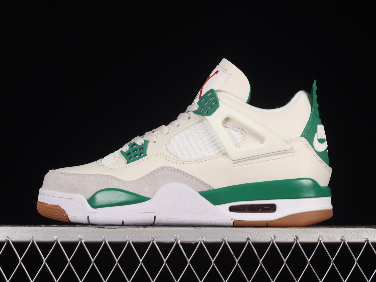 Jordan 4 Retro SB Pine Green DR5415-103