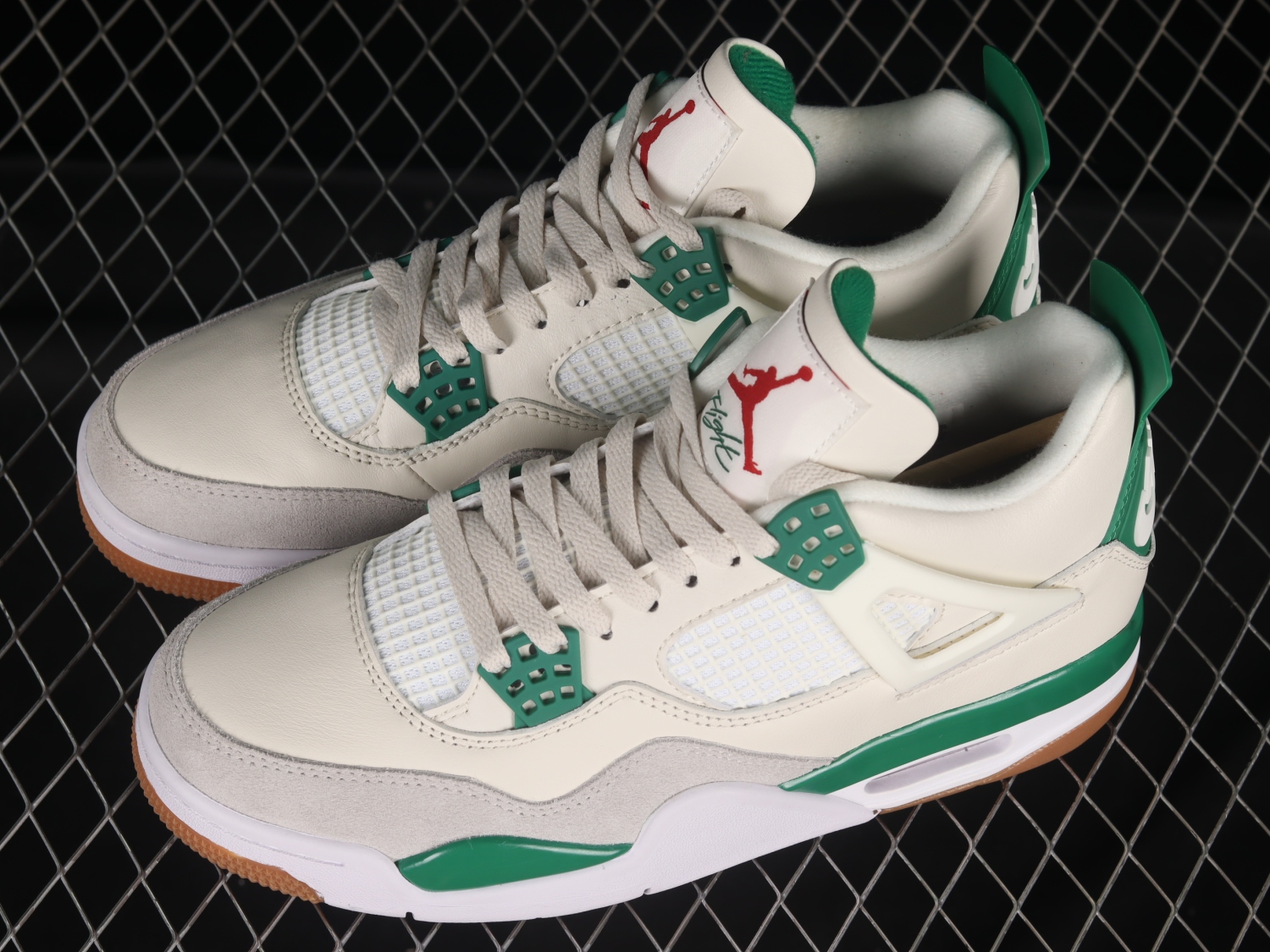 Jordan 4 Retro SB Pine Green DR5415-103