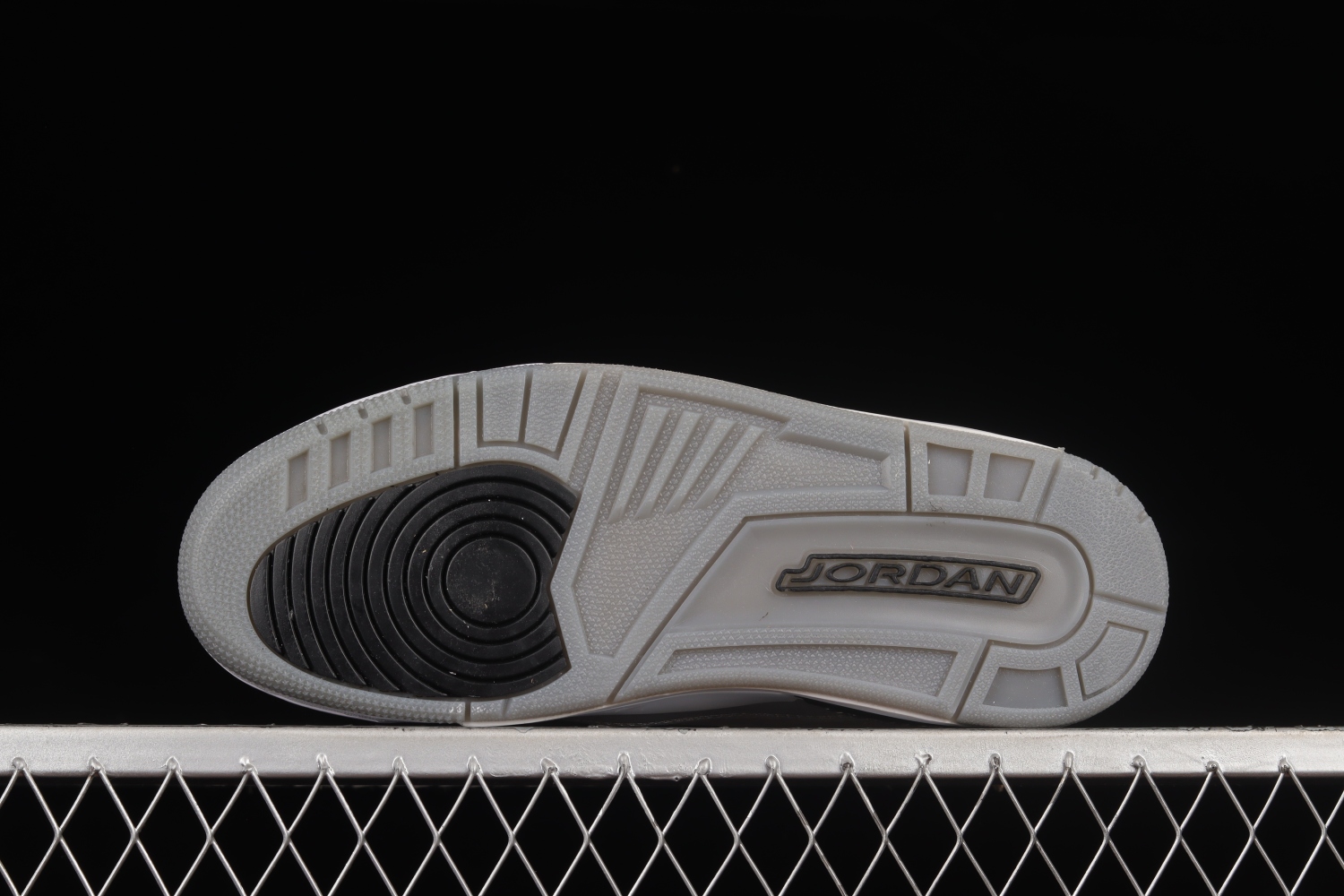 Jordan 3 Retro Wolf Grey 136064-004