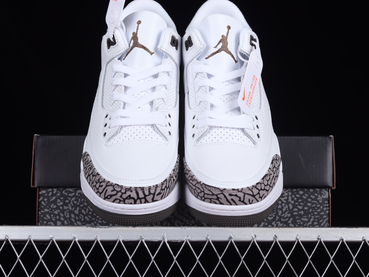 Jordan 3 Retro Mocha (2018)136064-122
