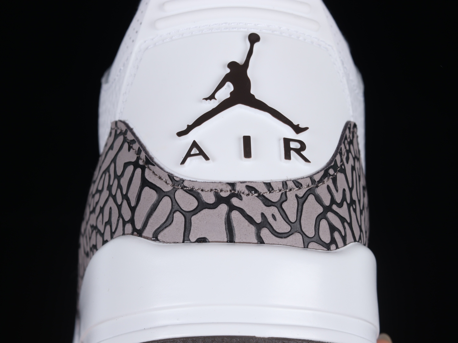 Jordan 3 Retro Mocha (2018)136064-122