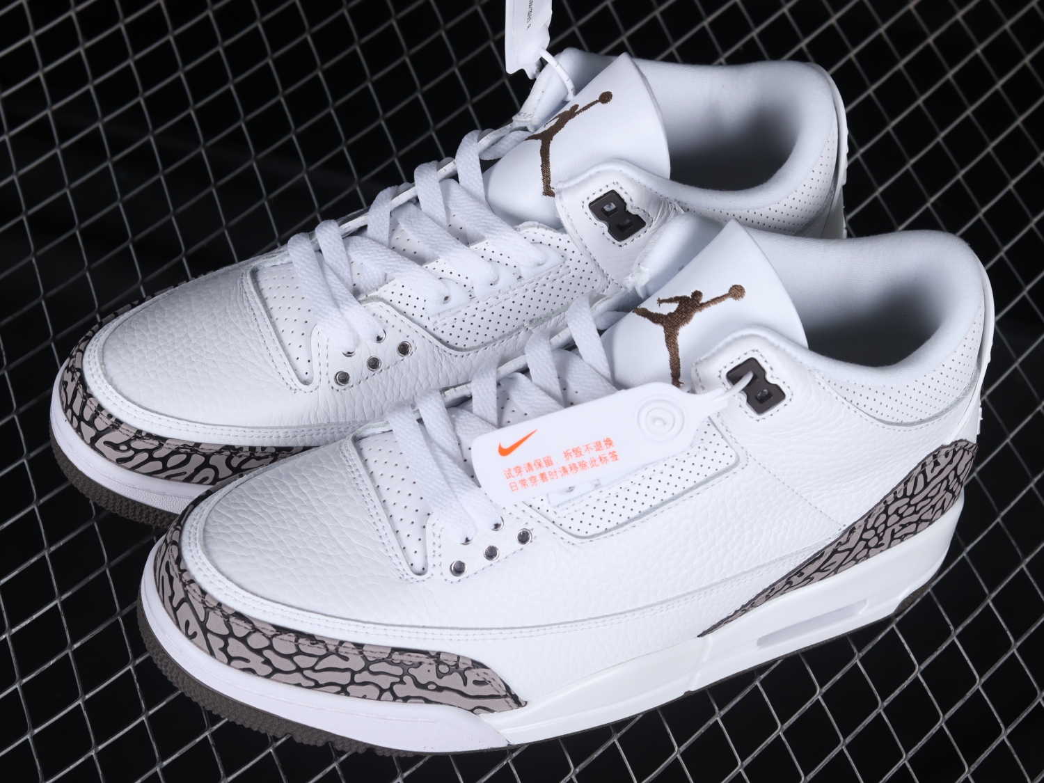 Jordan 3 Retro Mocha (2018)136064-122