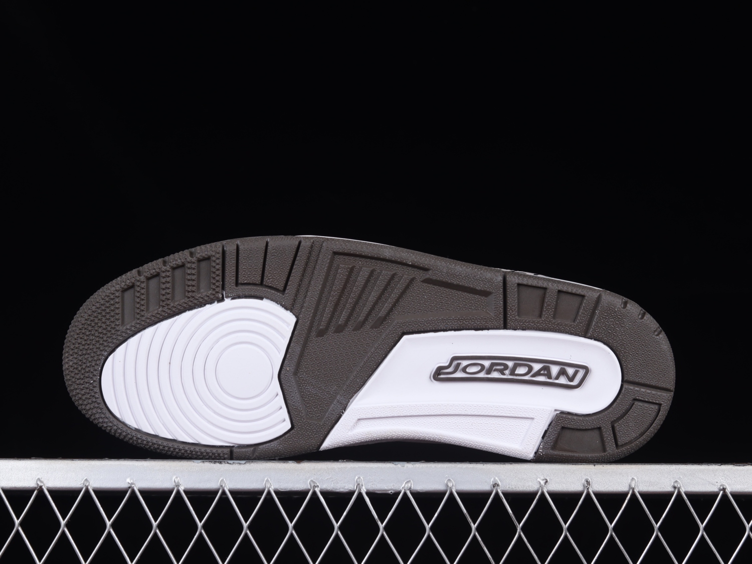 Jordan 3 Retro Mocha (2018)136064-122