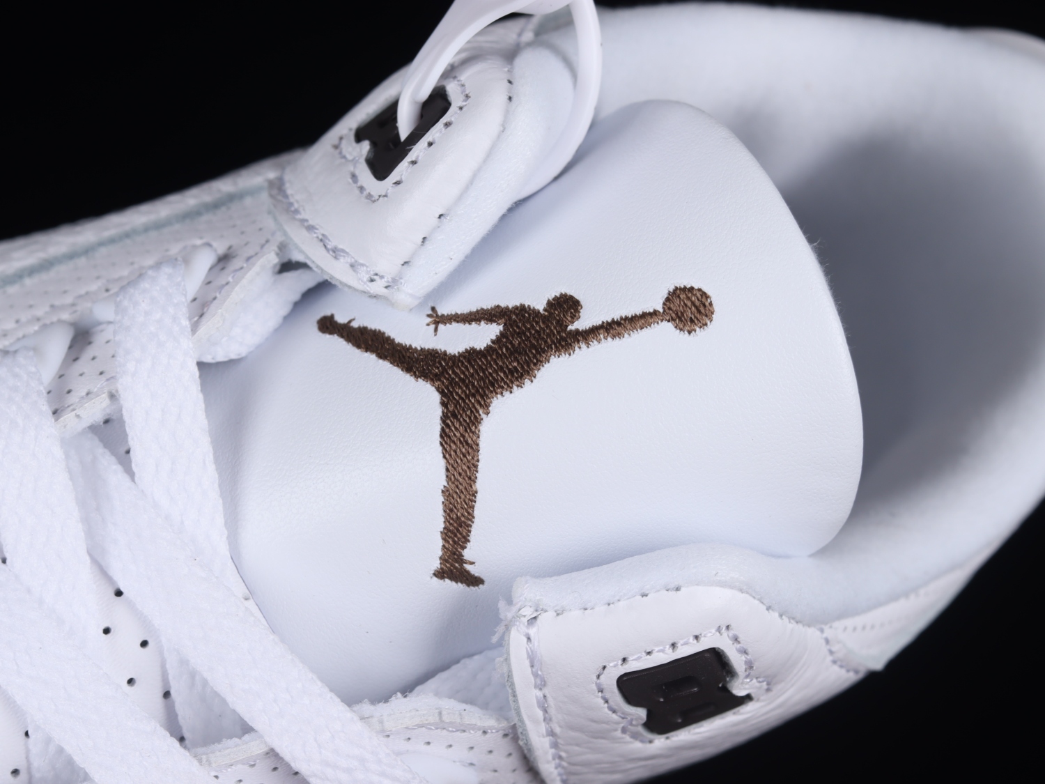 Jordan 3 Retro Mocha (2018)136064-122