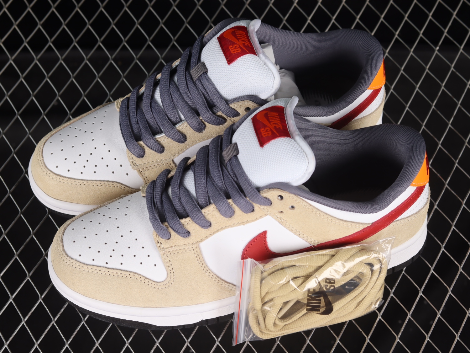 Nike SB Dunk Low Crimson 304292-161