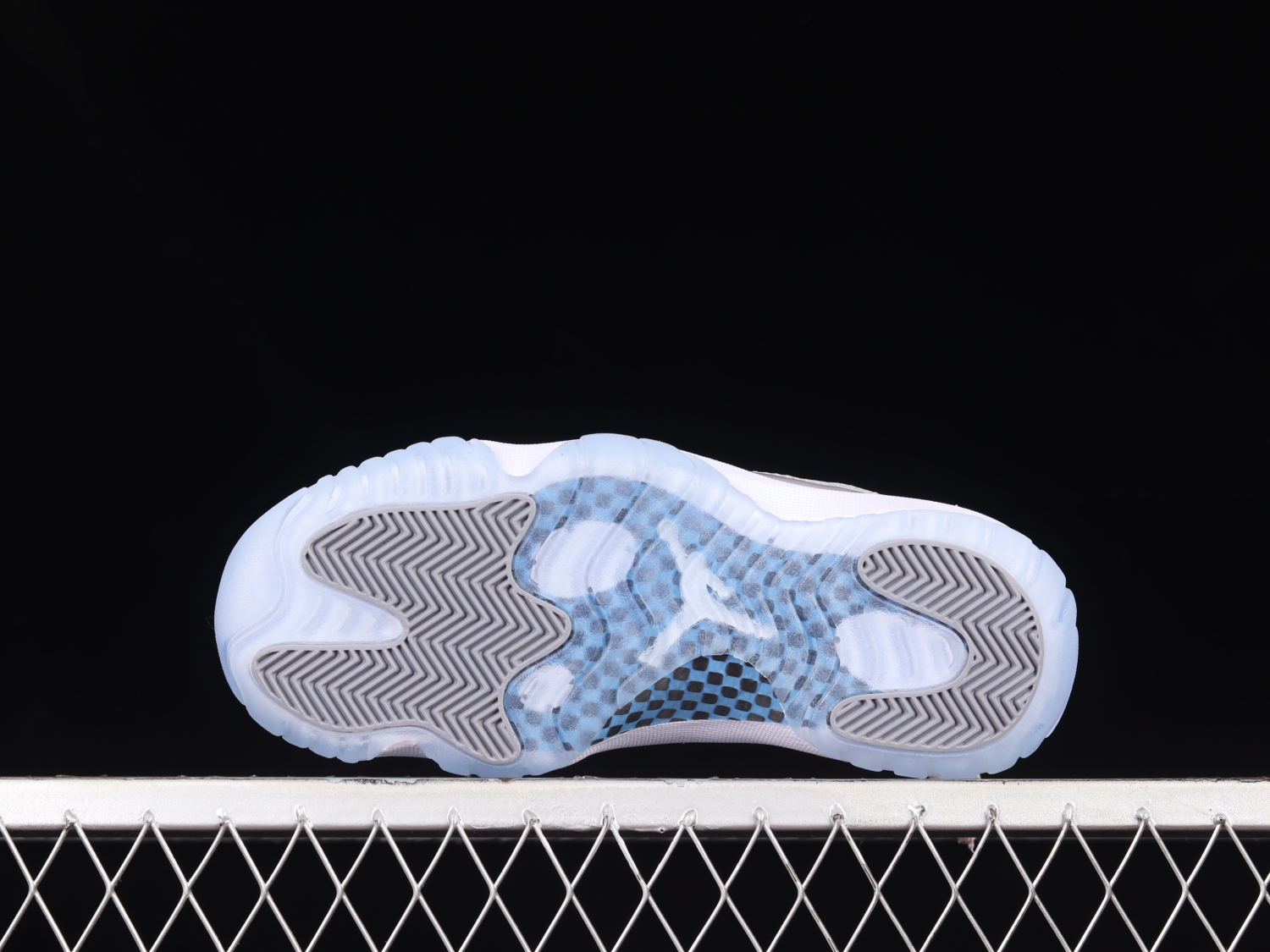 Jordan 11 Retro Low Cement Grey AV2187-140