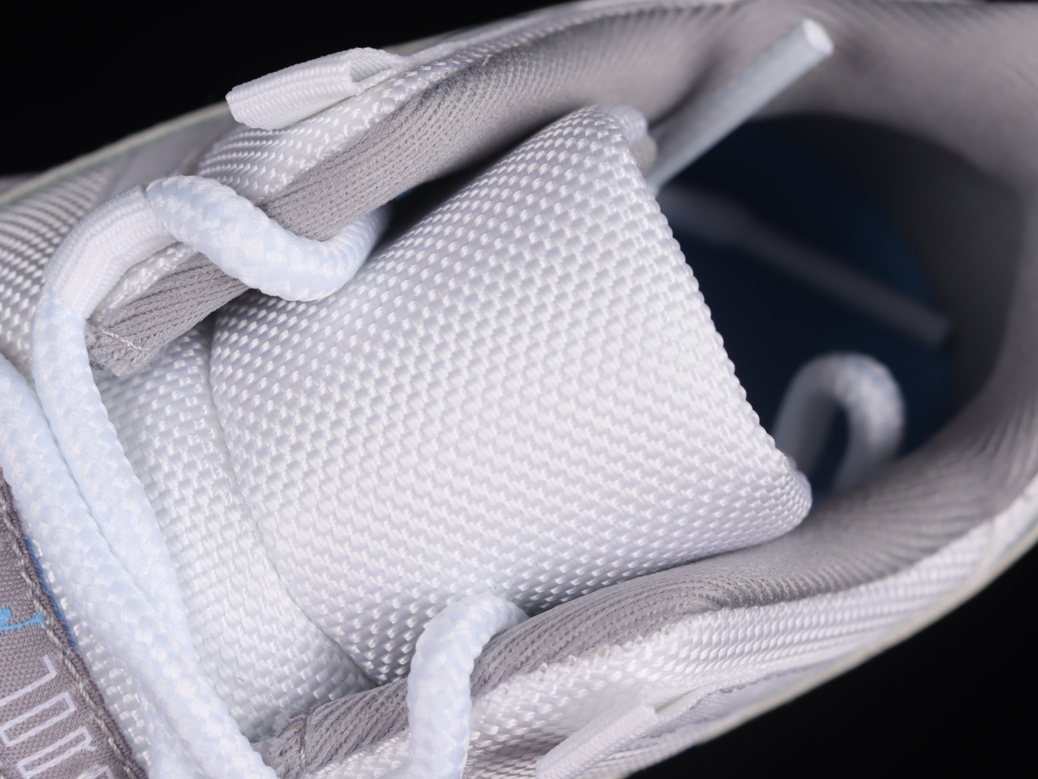 Jordan 11 Retro Low Cement Grey AV2187-140