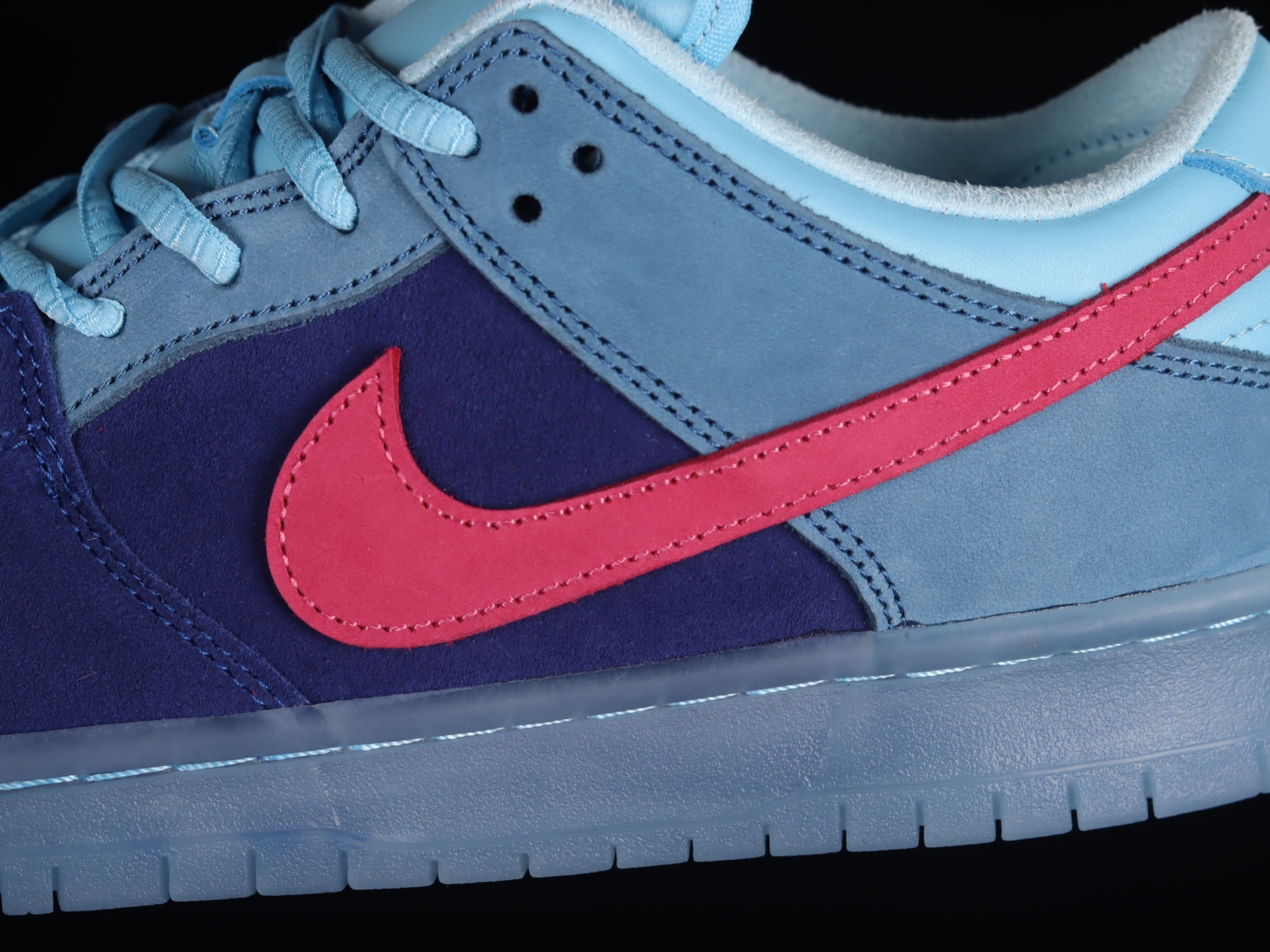 Nike SB Dunk Low Run The Jewels DO9404-400