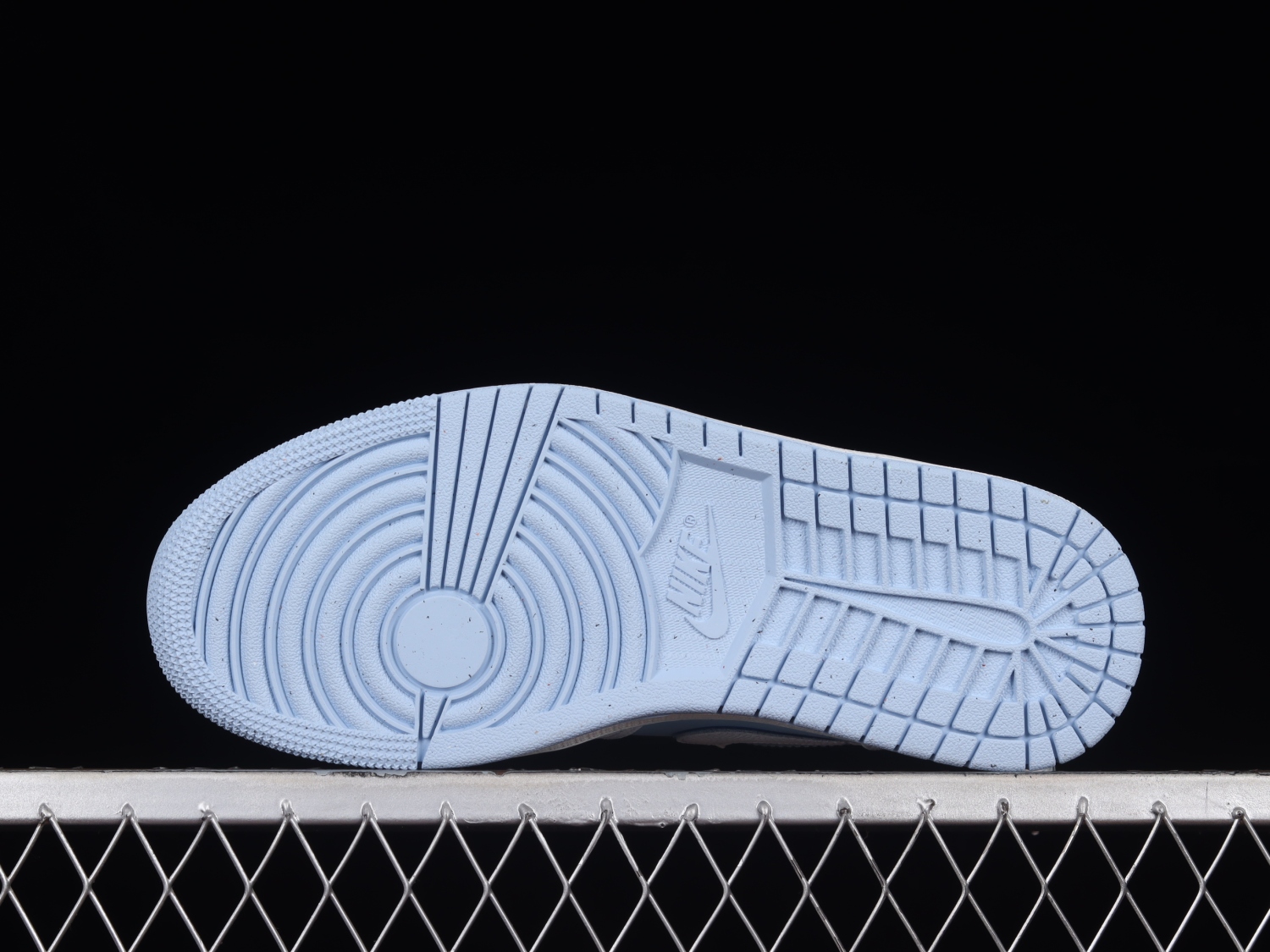 Jordan 1 Low SE Reverse Ice Blue DV1299-104