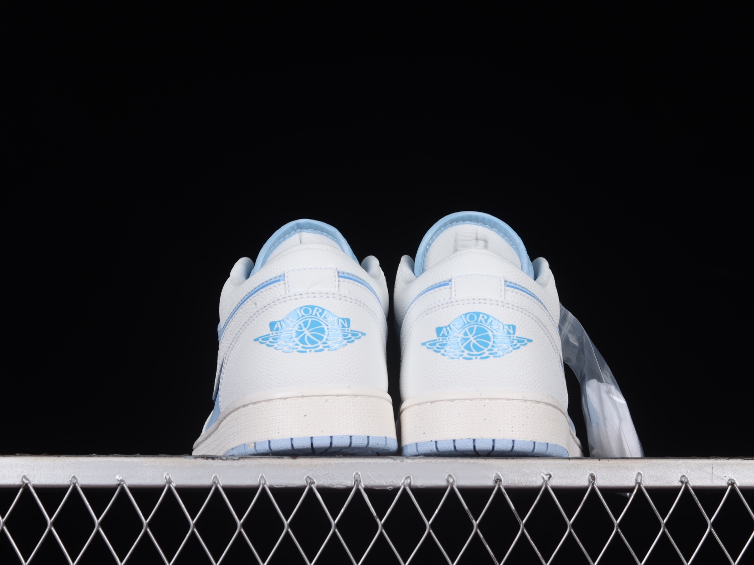 Jordan 1 Low SE Reverse Ice Blue DV1299-104
