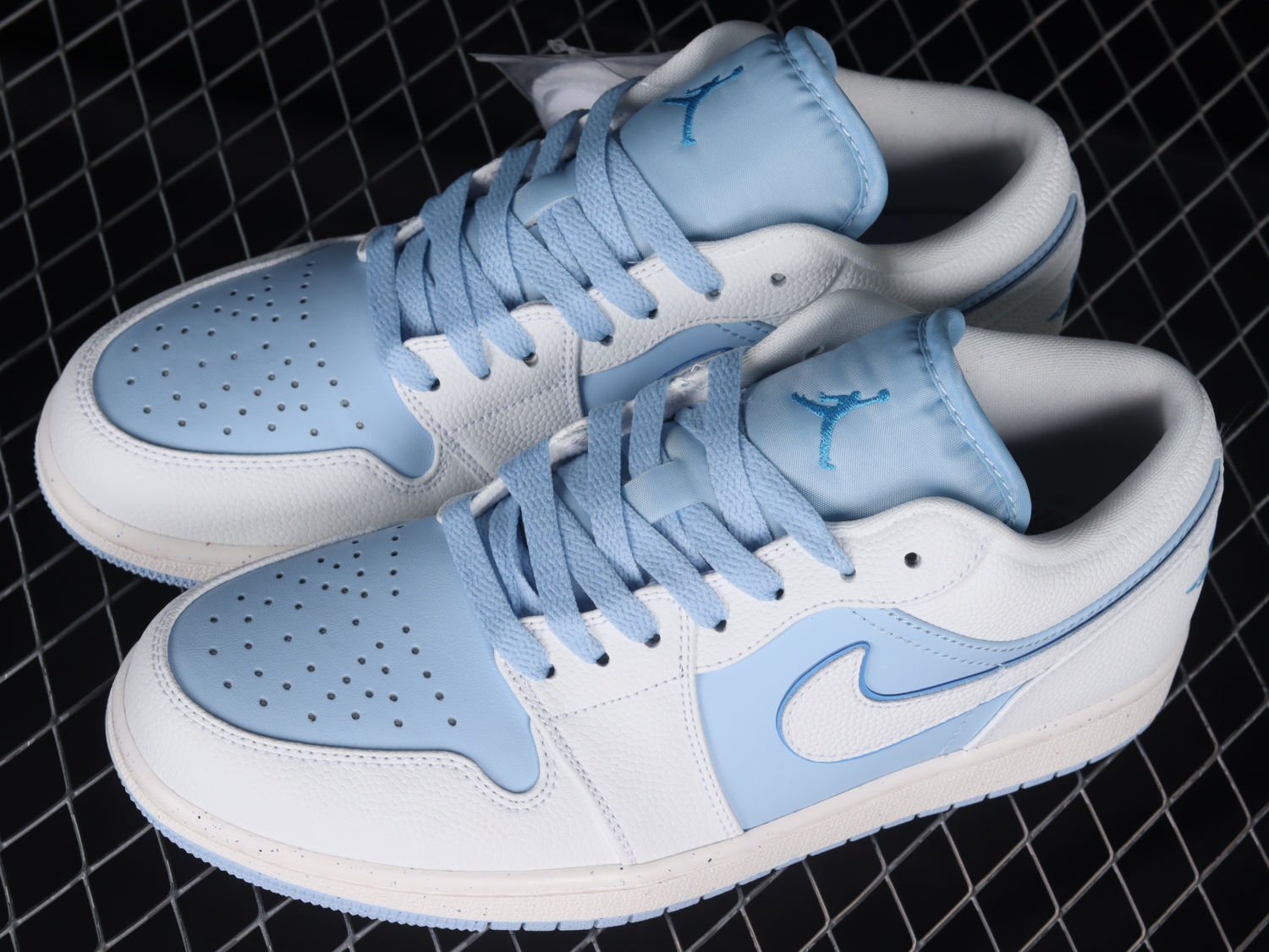 Jordan 1 Low SE Reverse Ice Blue DV1299-104