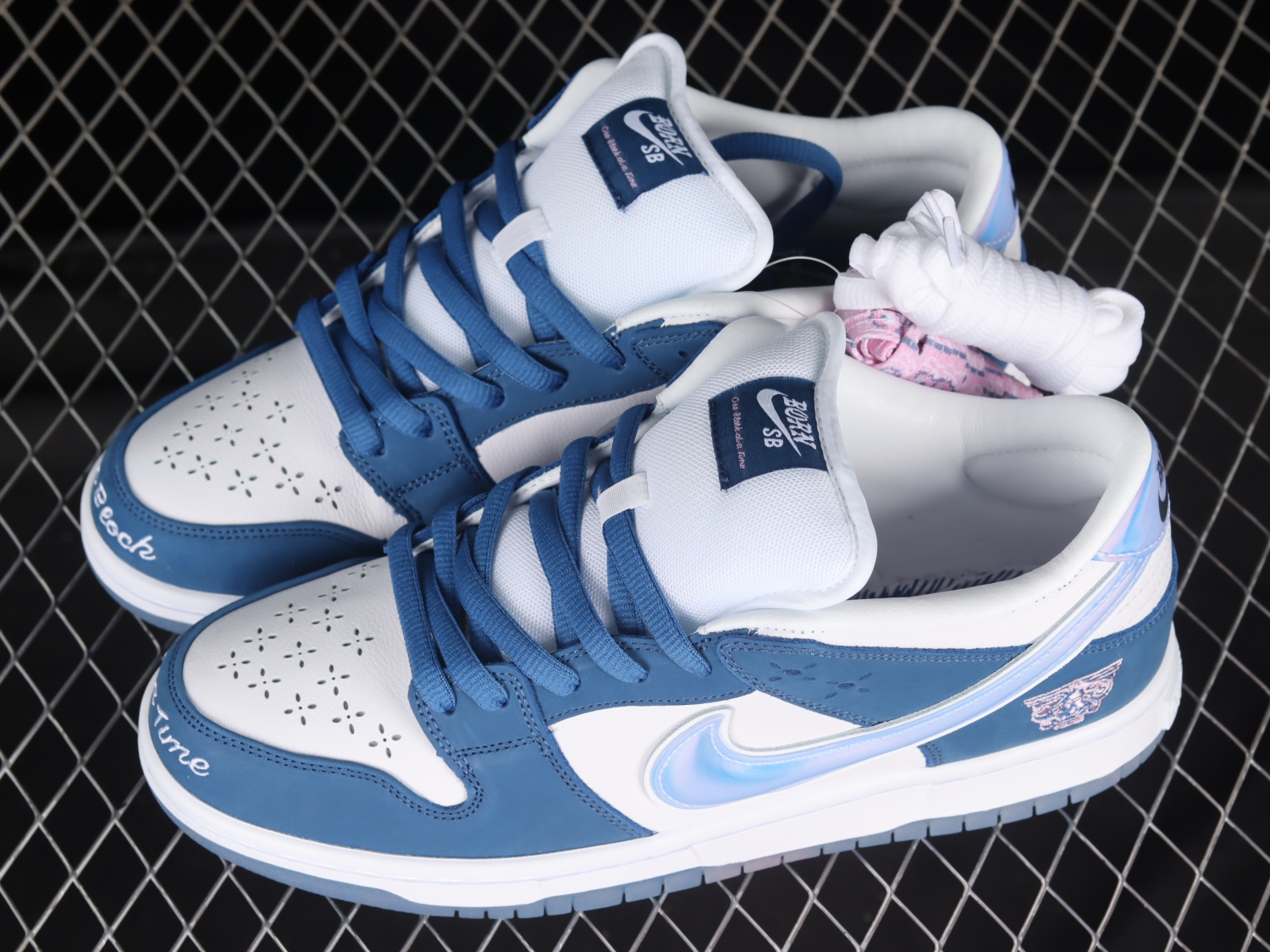 Nike SB Dunk Low Born x Raised One Block At A Time FN7819-400