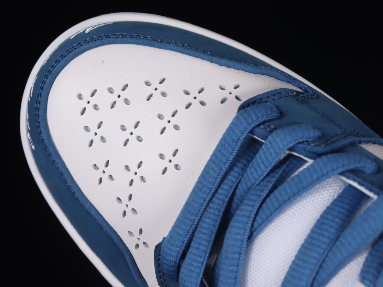 Nike SB Dunk Low Born x Raised One Block At A Time FN7819-400