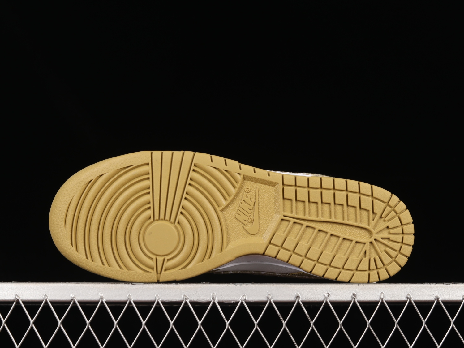 Nike Dunk Low Essential Paisley Pack Barley DH4401-104
