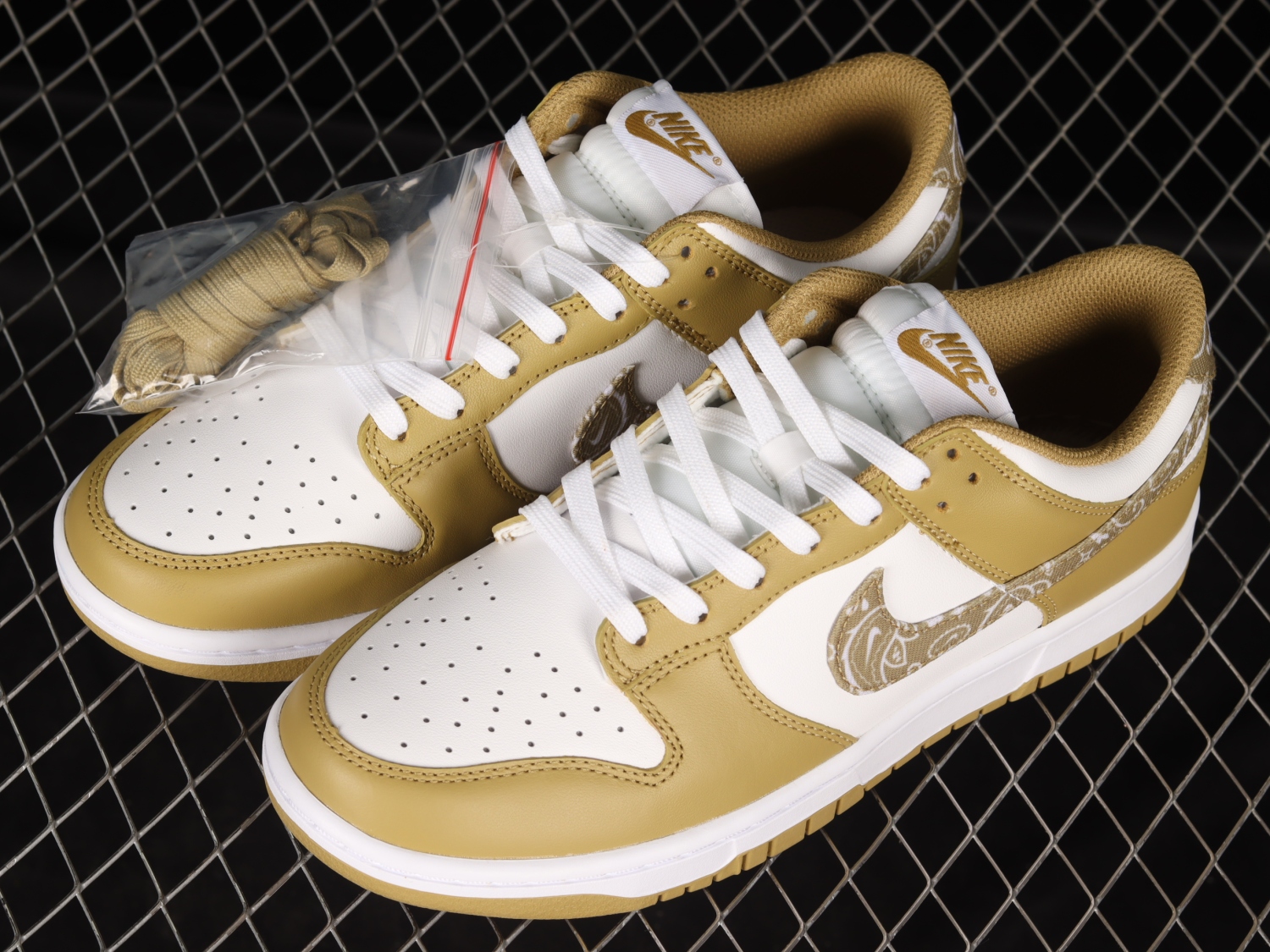 Nike Dunk Low Essential Paisley Pack Barley DH4401-104