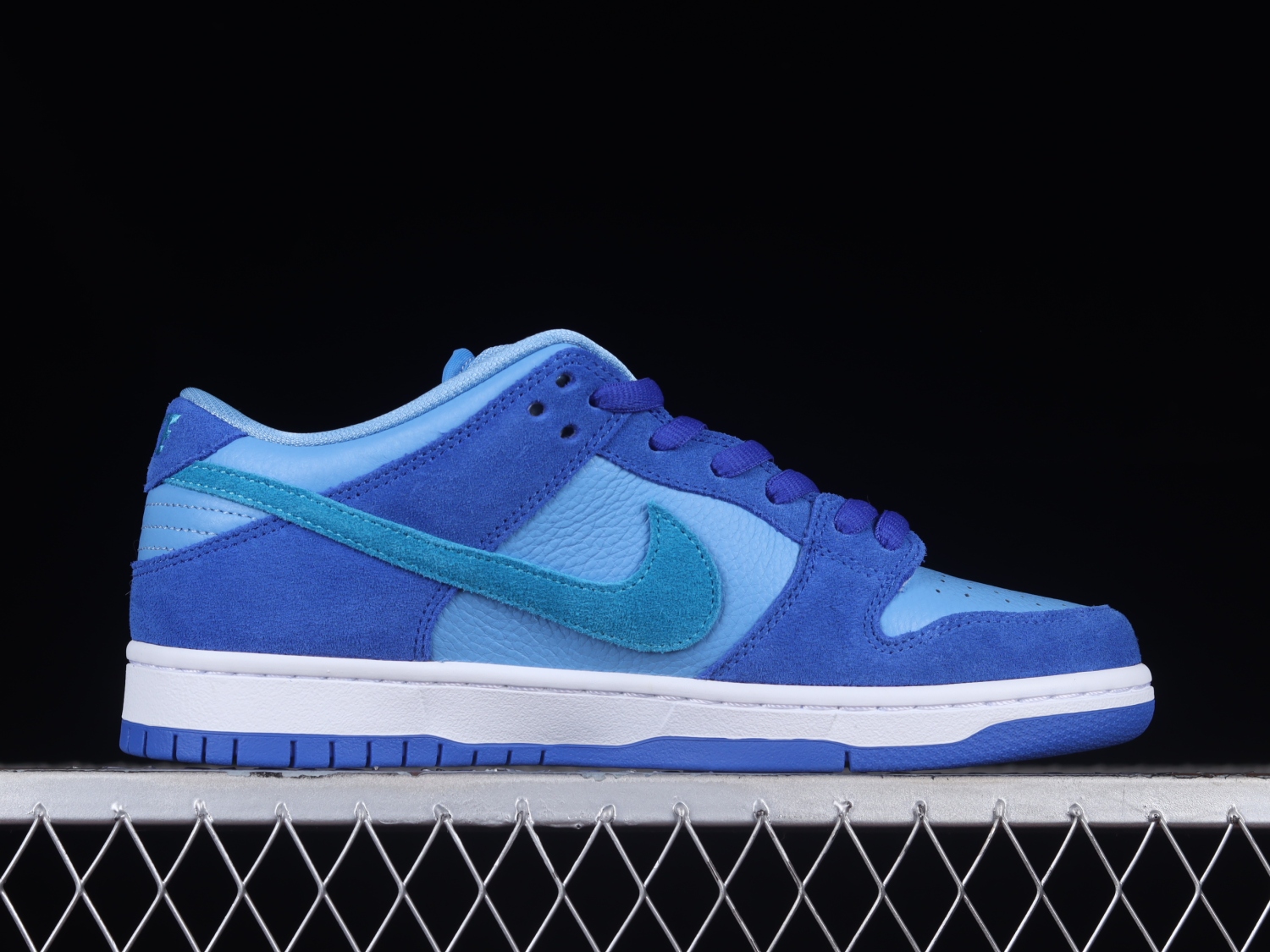 Nike SB Dunk Low Blue Raspberry DM0807-400
