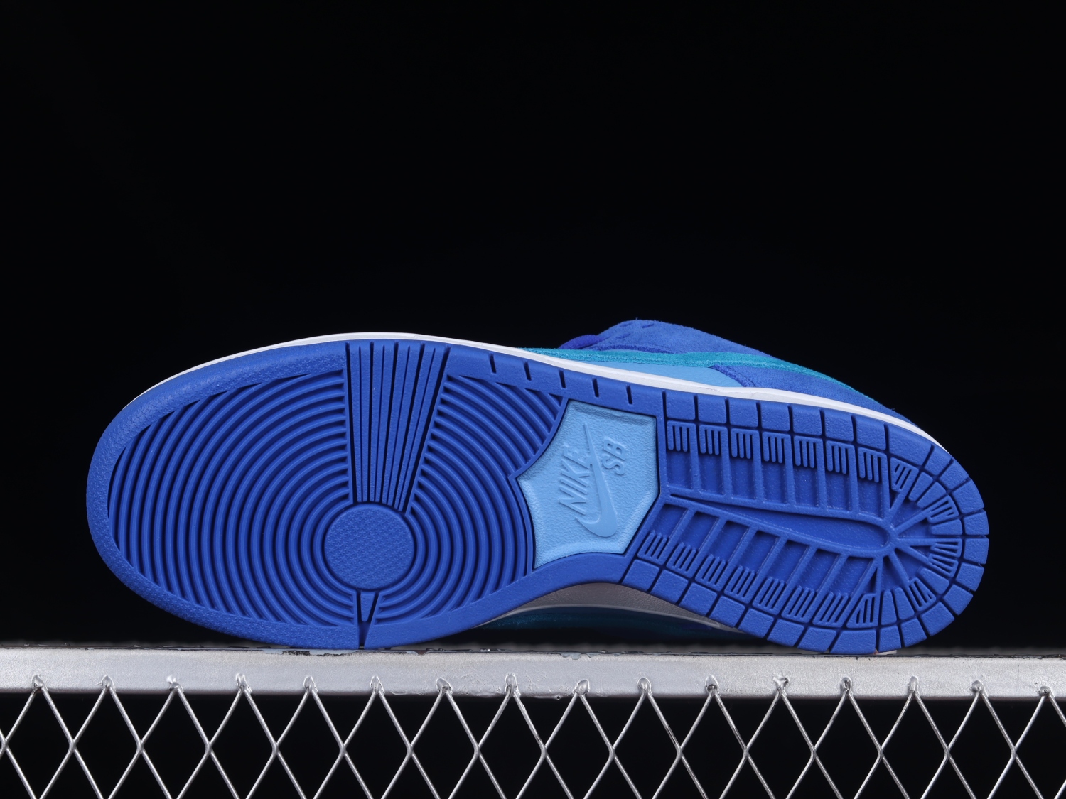 Nike SB Dunk Low Blue Raspberry DM0807-400