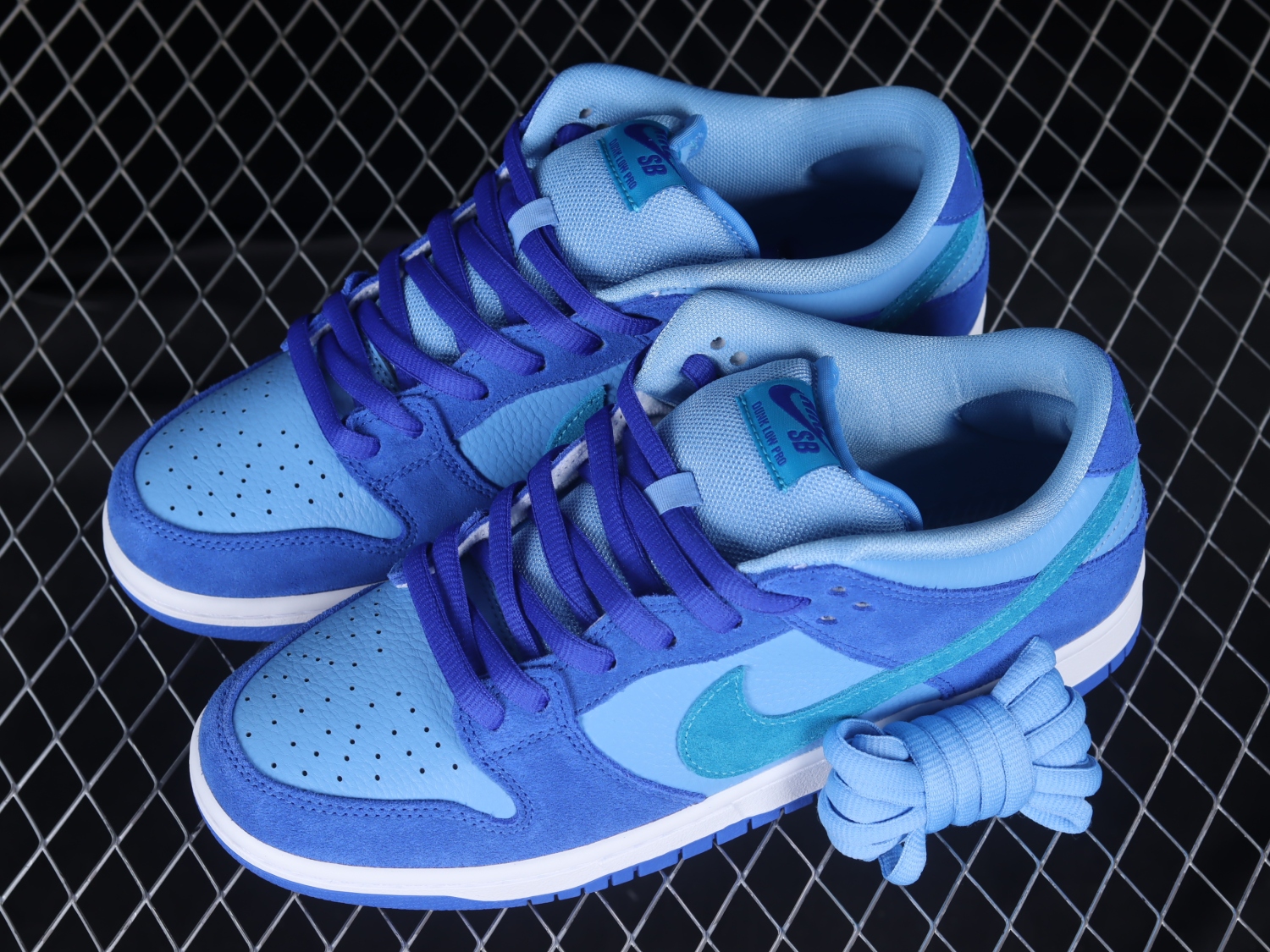 Nike SB Dunk Low Blue Raspberry DM0807-400