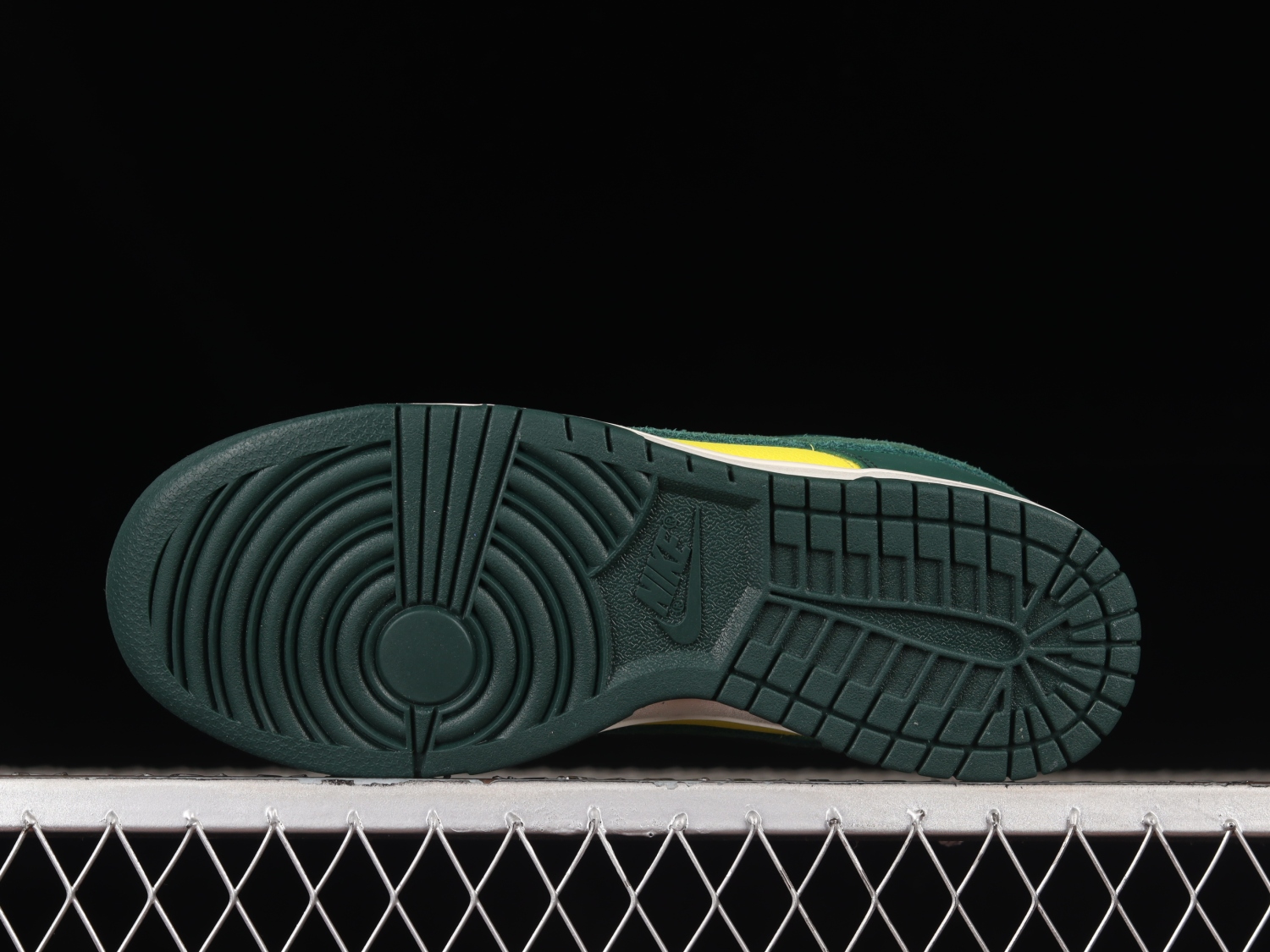 Nike Dunk Low SE Noble Green FD0350-133
