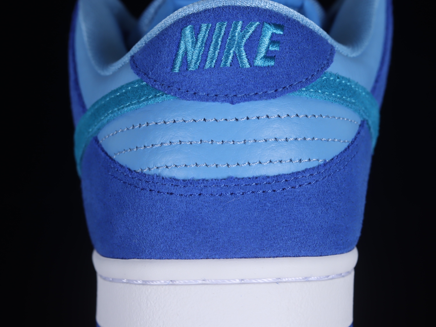 Nike SB Dunk Low Blue Raspberry DM0807-400