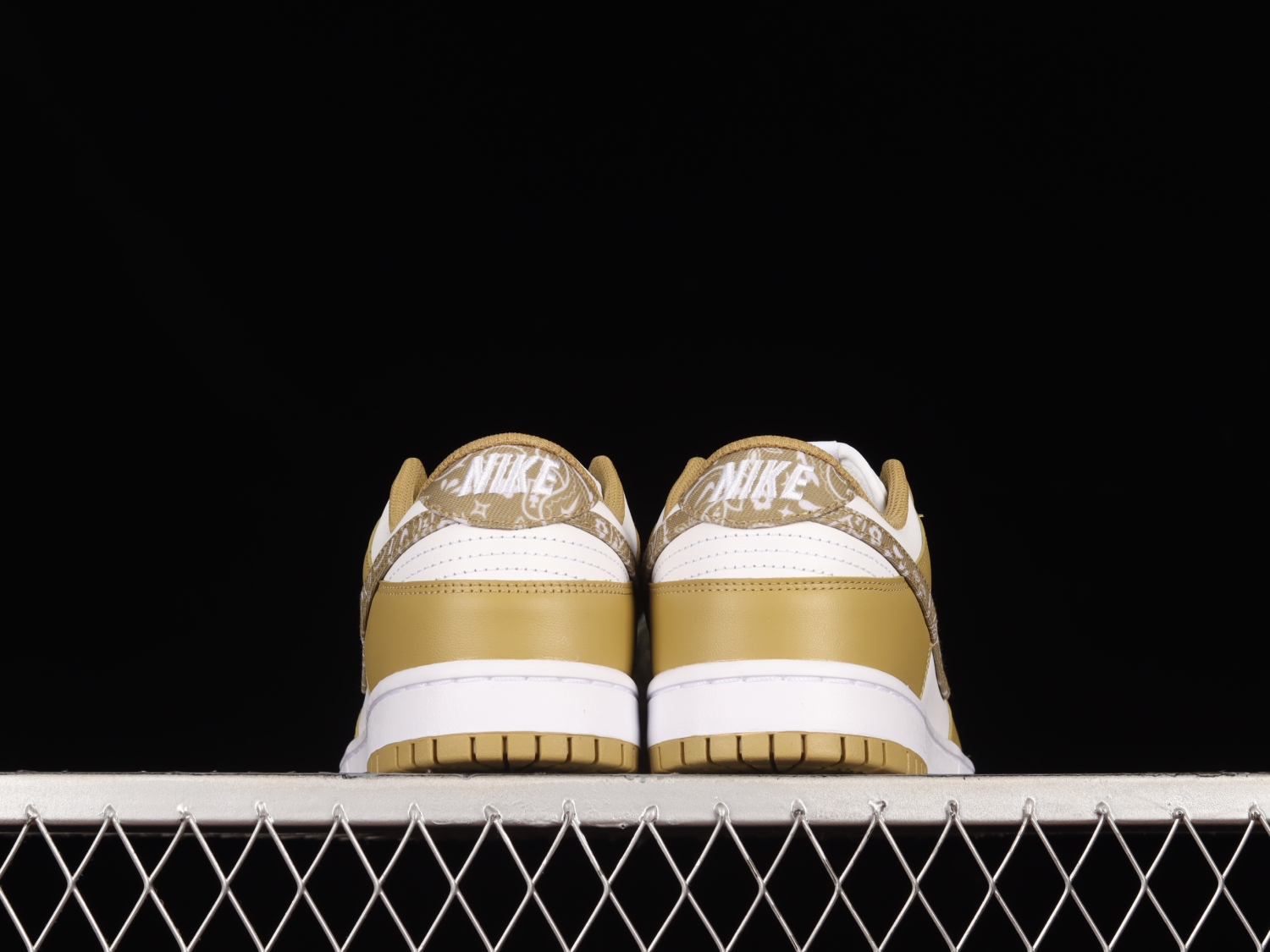 Nike Dunk Low Essential Paisley Pack Barley DH4401-104