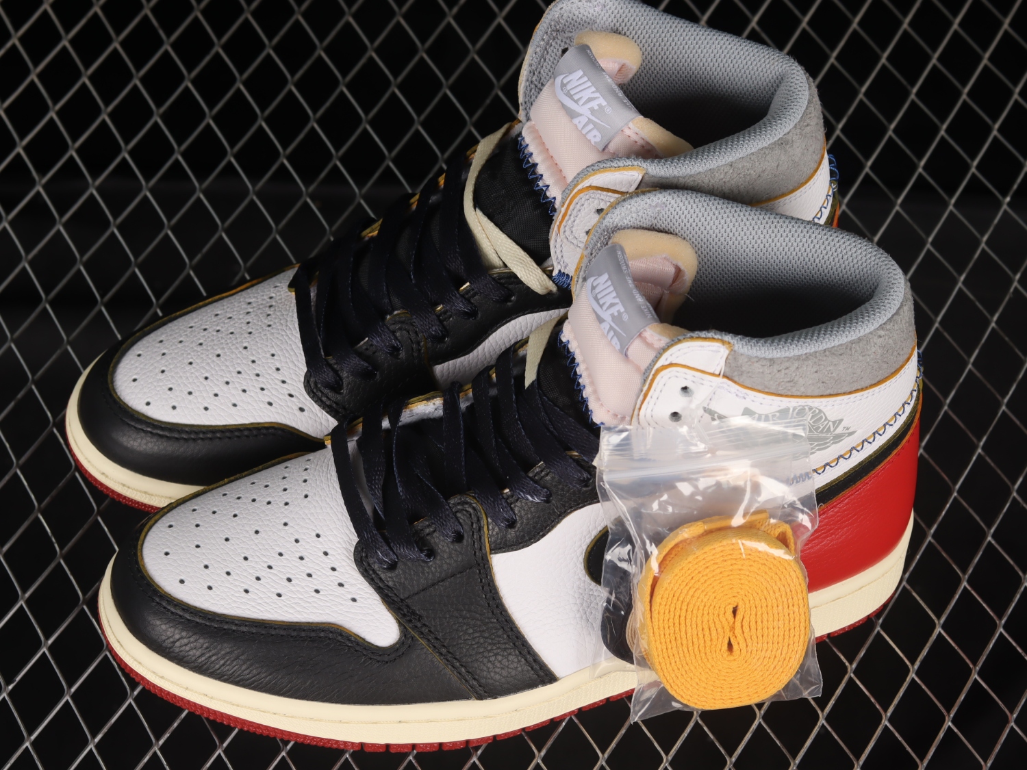 Jordan 1 Retro High Union Los Angeles Black Toe BV1300-106