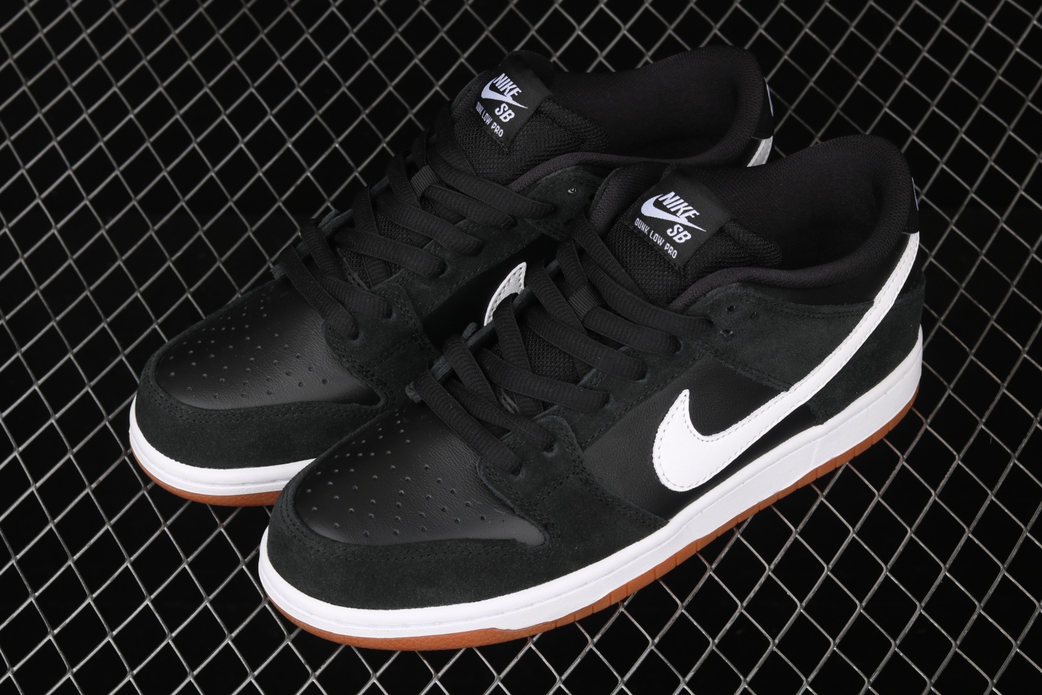 Nike SB Dunk Low Black White Gum (2016) 854866-019