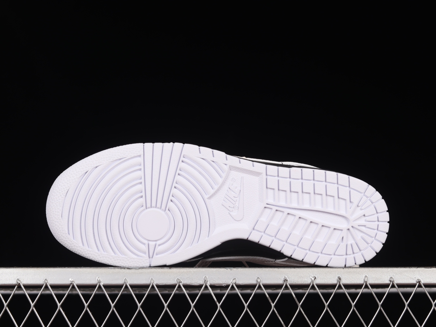 Nike Dunk Low Retro Reverse Panda FD9064-011