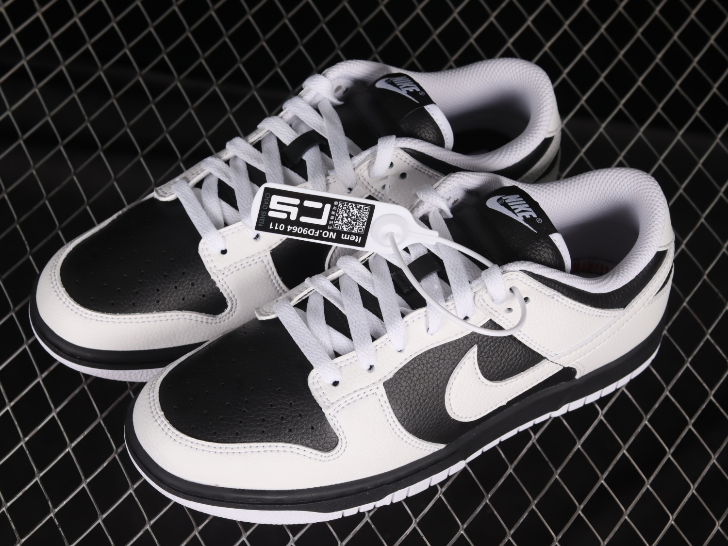 Nike Dunk Low Retro Reverse Panda FD9064-011