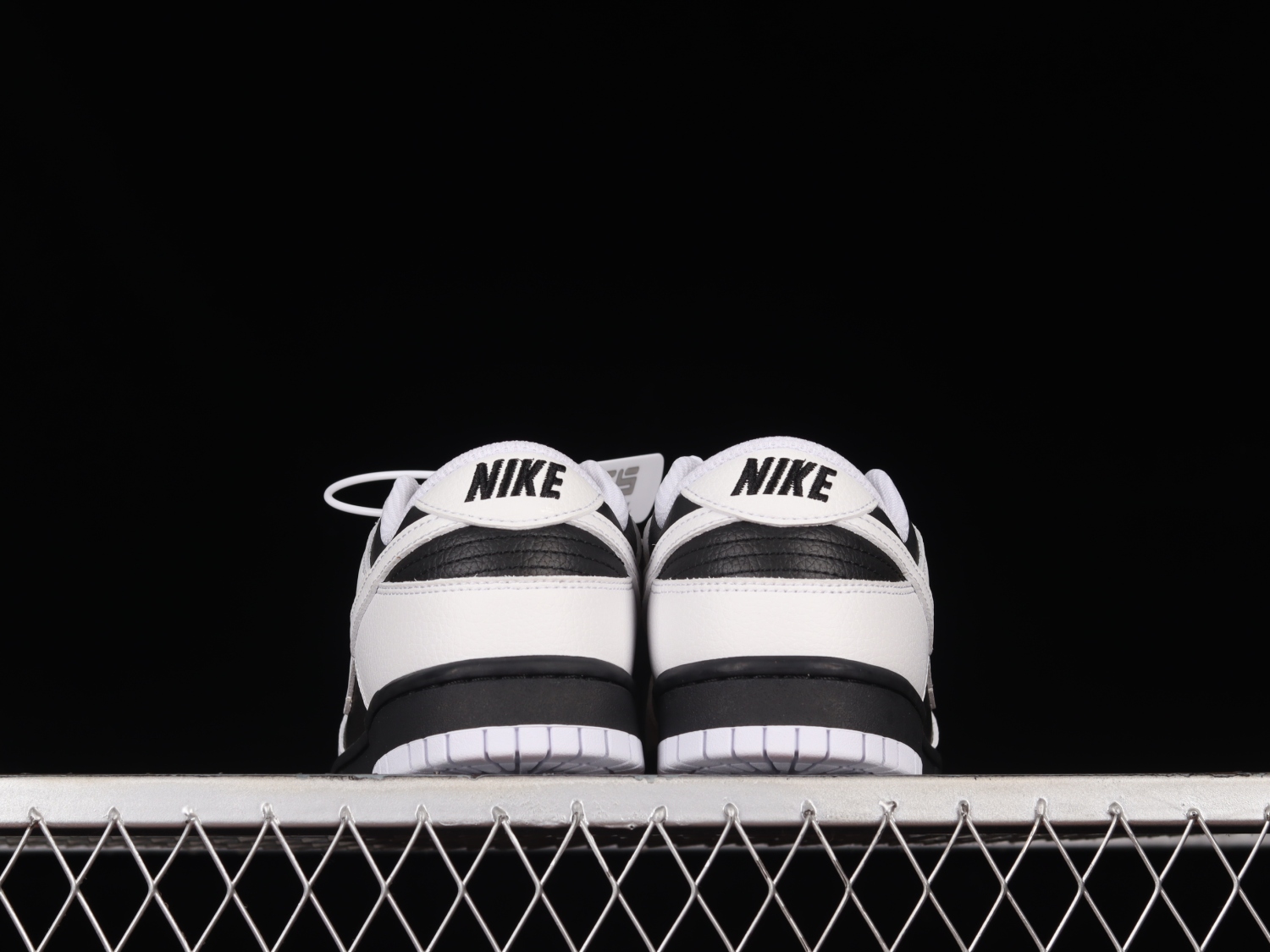 Nike Dunk Low Retro Reverse Panda FD9064-011
