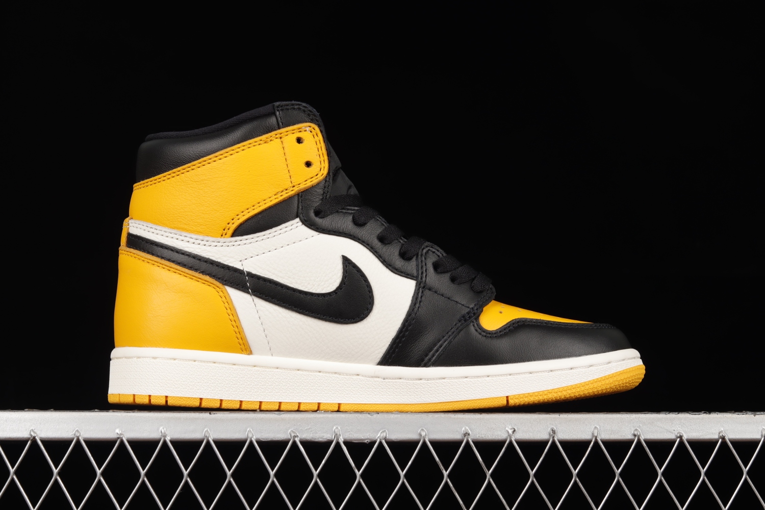 Jordan 1 Retro High OG Taxi 555088-711