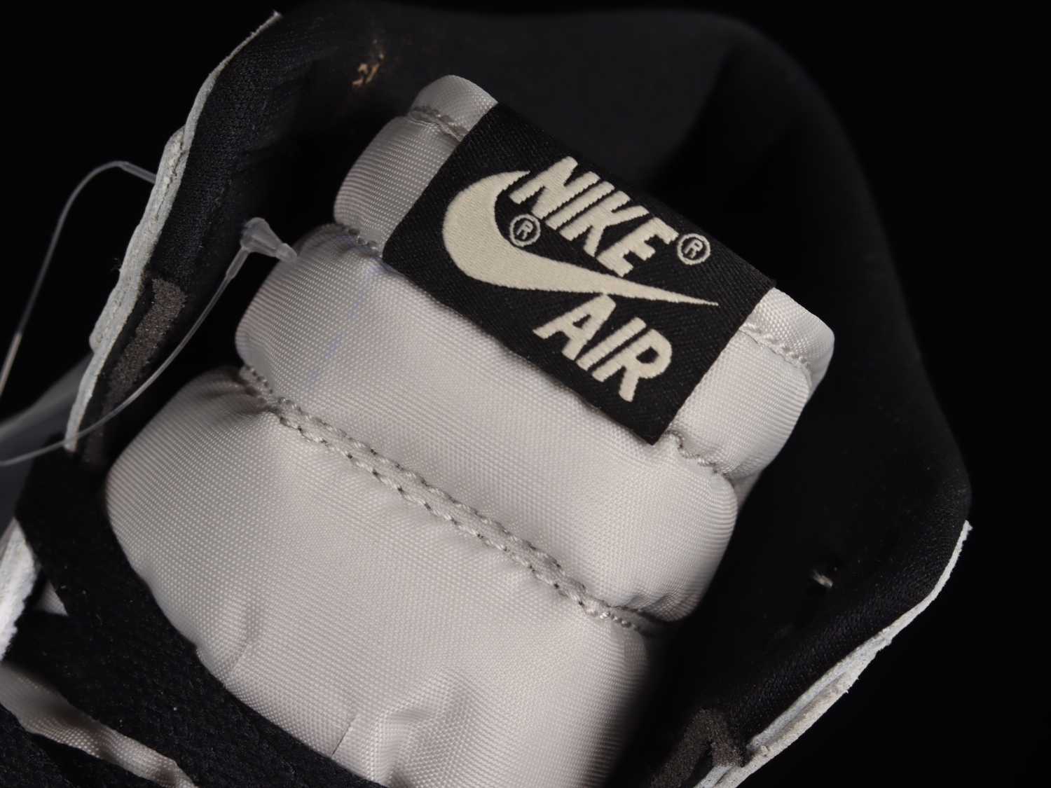 Jordan 1 Retro High OG White Cement DZ5485-052