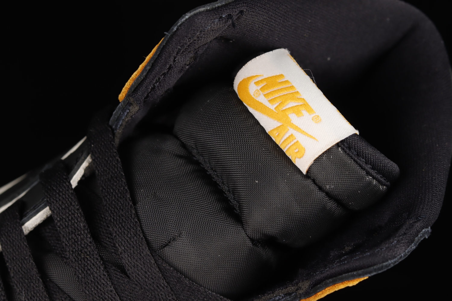 Jordan 1 Retro High OG Taxi 555088-711