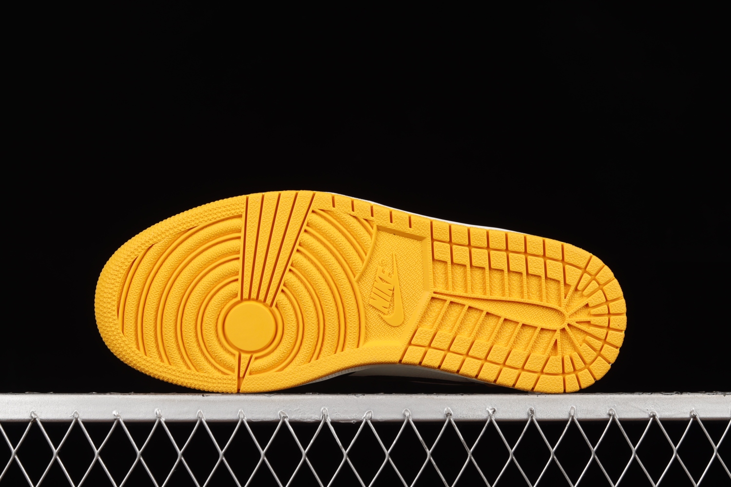 Jordan 1 Retro High OG Taxi 555088-711