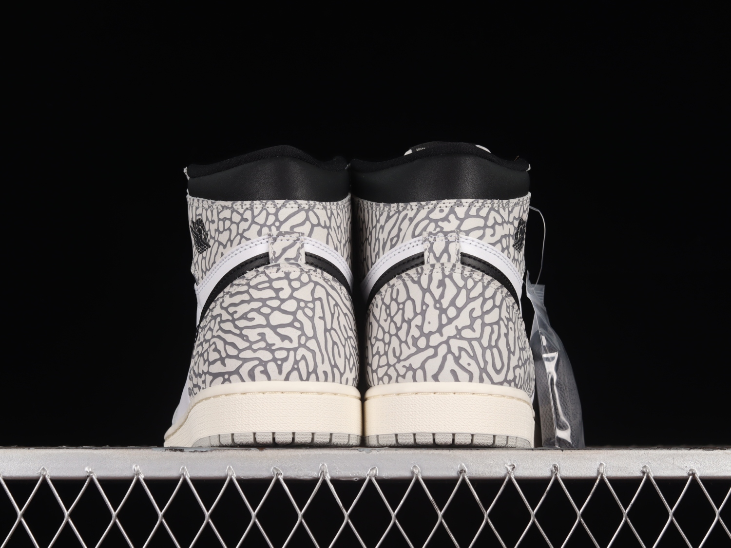 Jordan 1 Retro High OG White Cement DZ5485-052