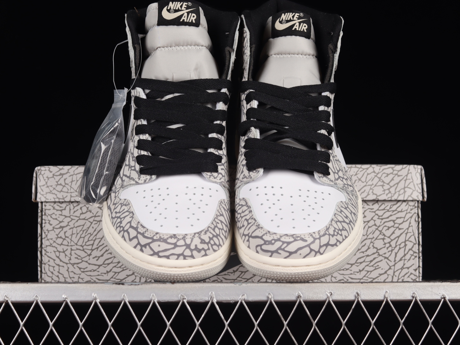 Jordan 1 Retro High OG White Cement DZ5485-052