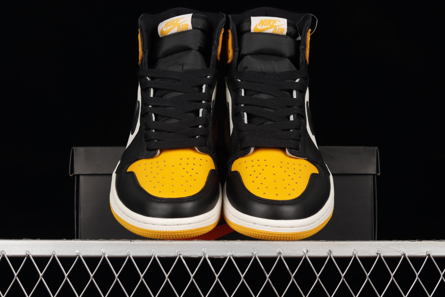 Jordan 1 Retro High OG Taxi 555088-711