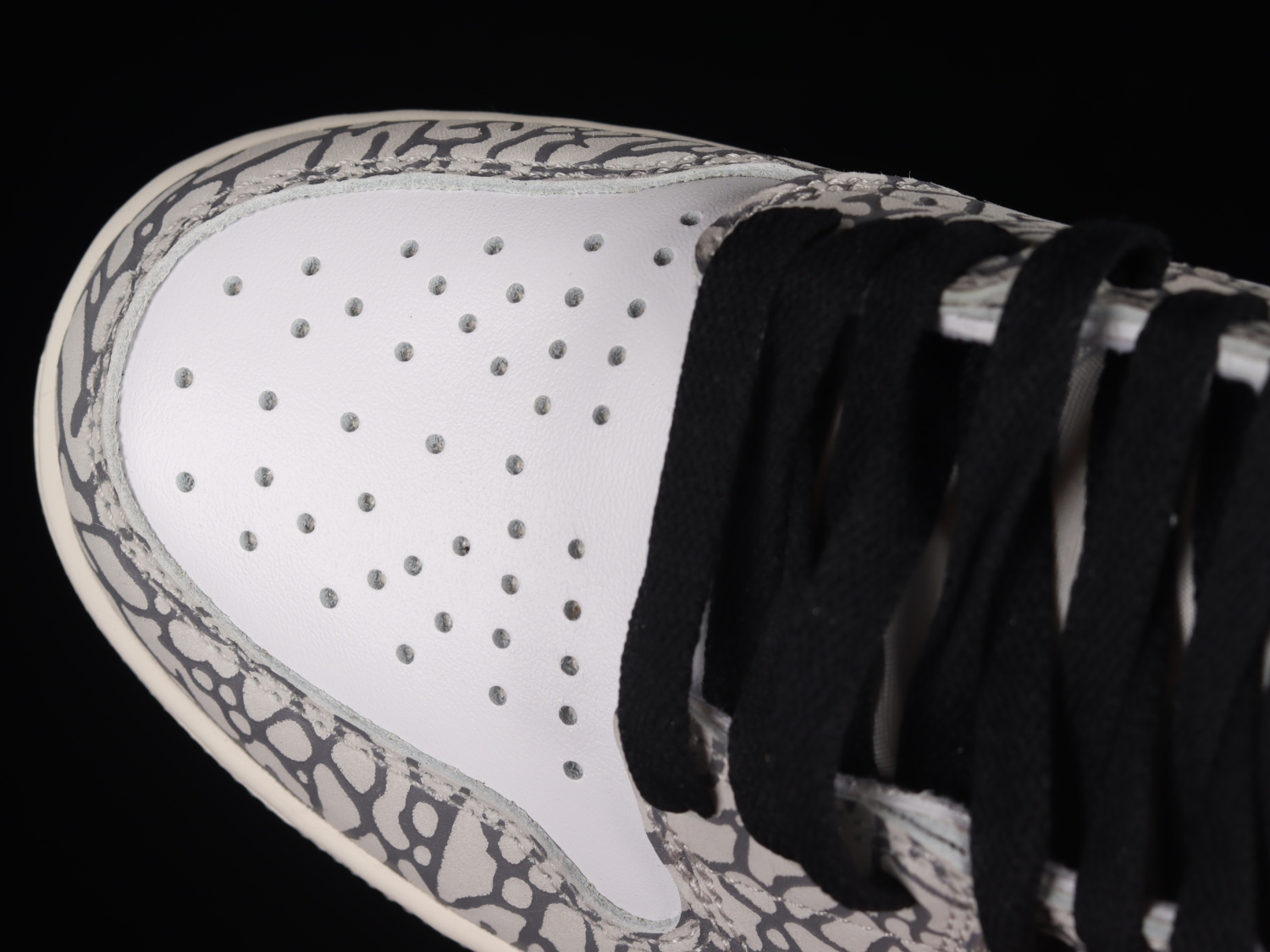 Jordan 1 Retro High OG White Cement DZ5485-052