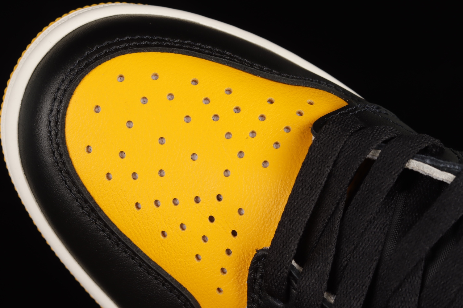 Jordan 1 Retro High OG Taxi 555088-711