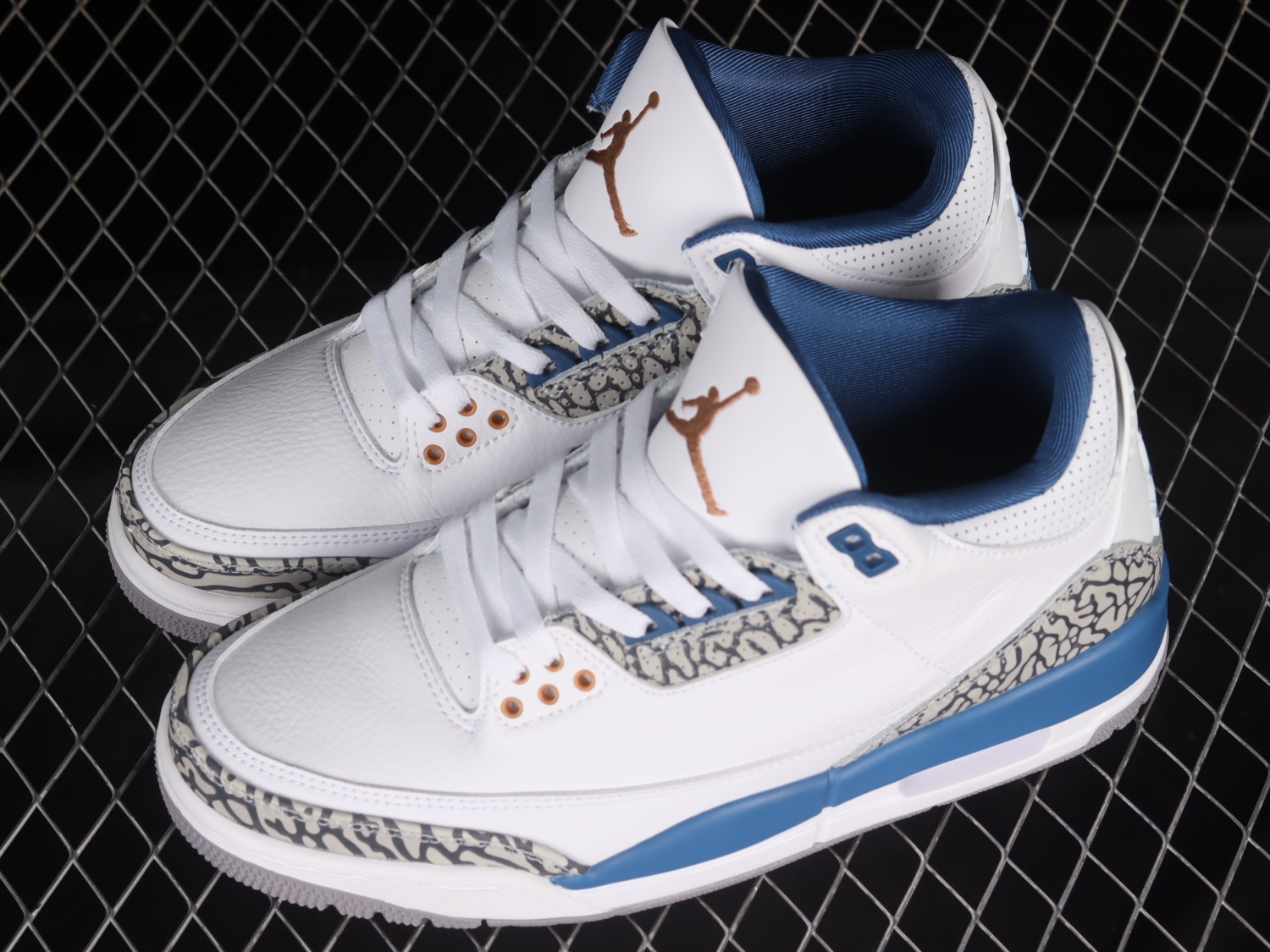 Jordan 3 Retro Wizards CT8532-148