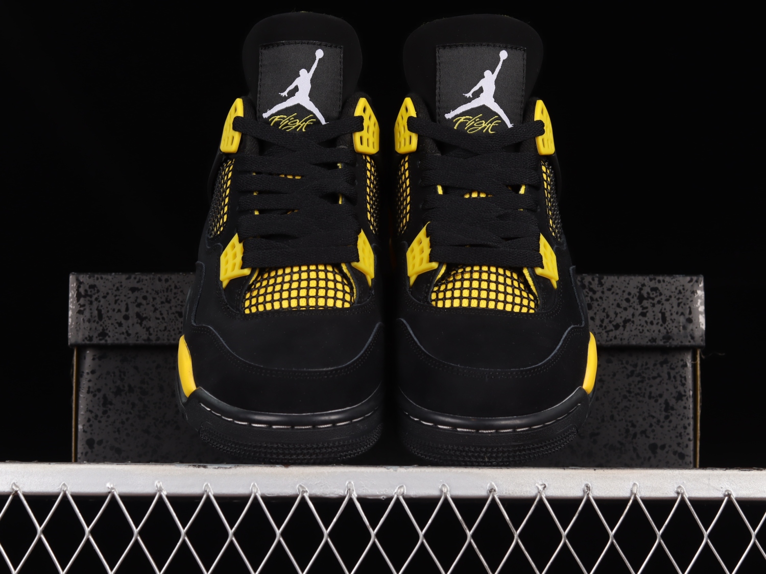 Jordan 4 Retro Thunder (2023) DH6927-017