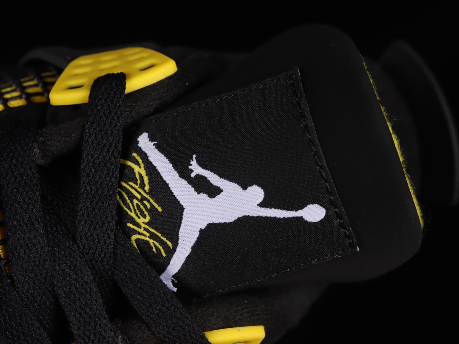 Jordan 4 Retro Thunder (2023) DH6927-017