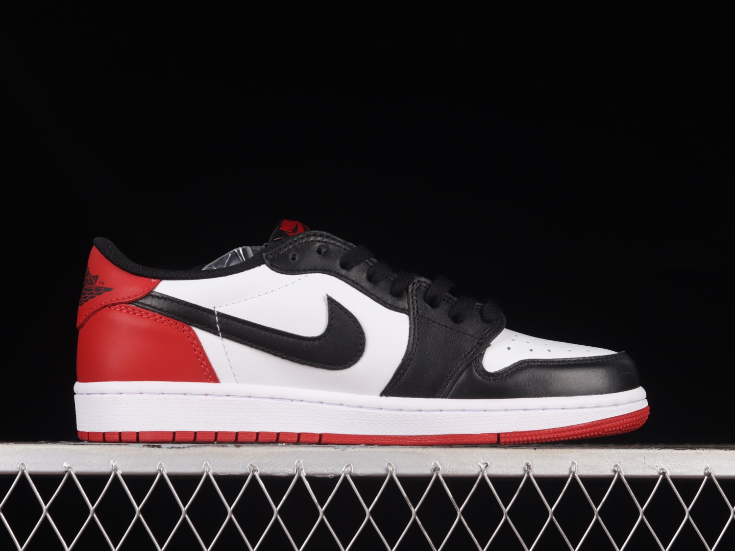 Jordan 1 Retro Low OG Black Toe (2023) CZ0790-106