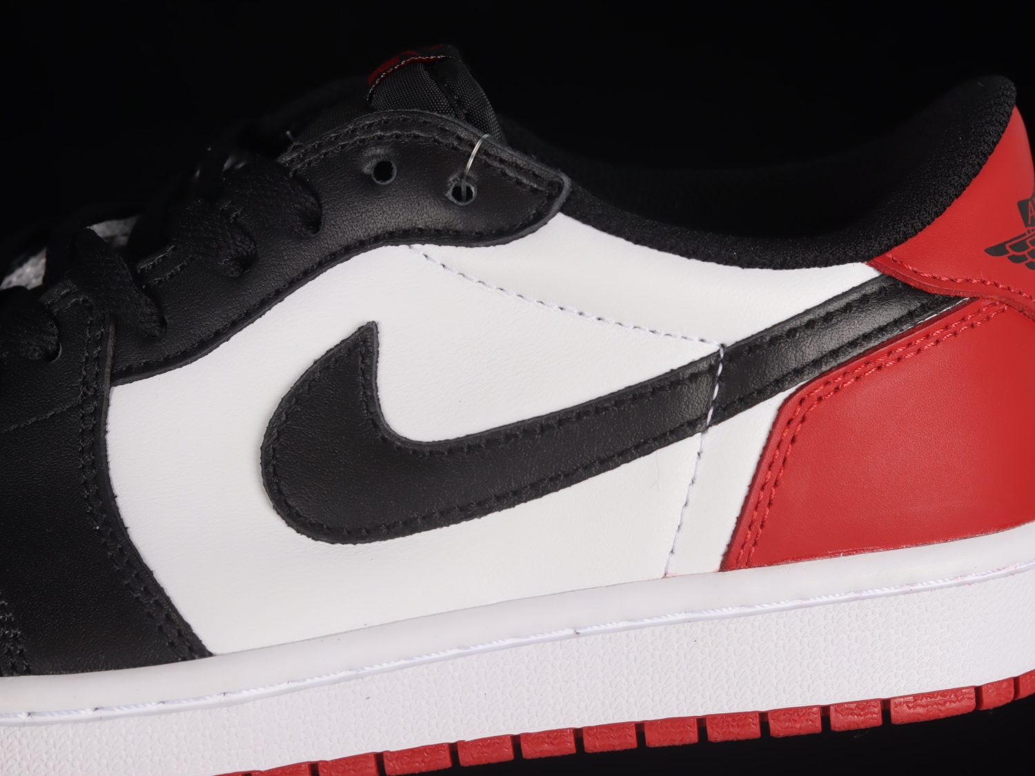 Jordan 1 Retro Low OG Black Toe (2023) CZ0790-106